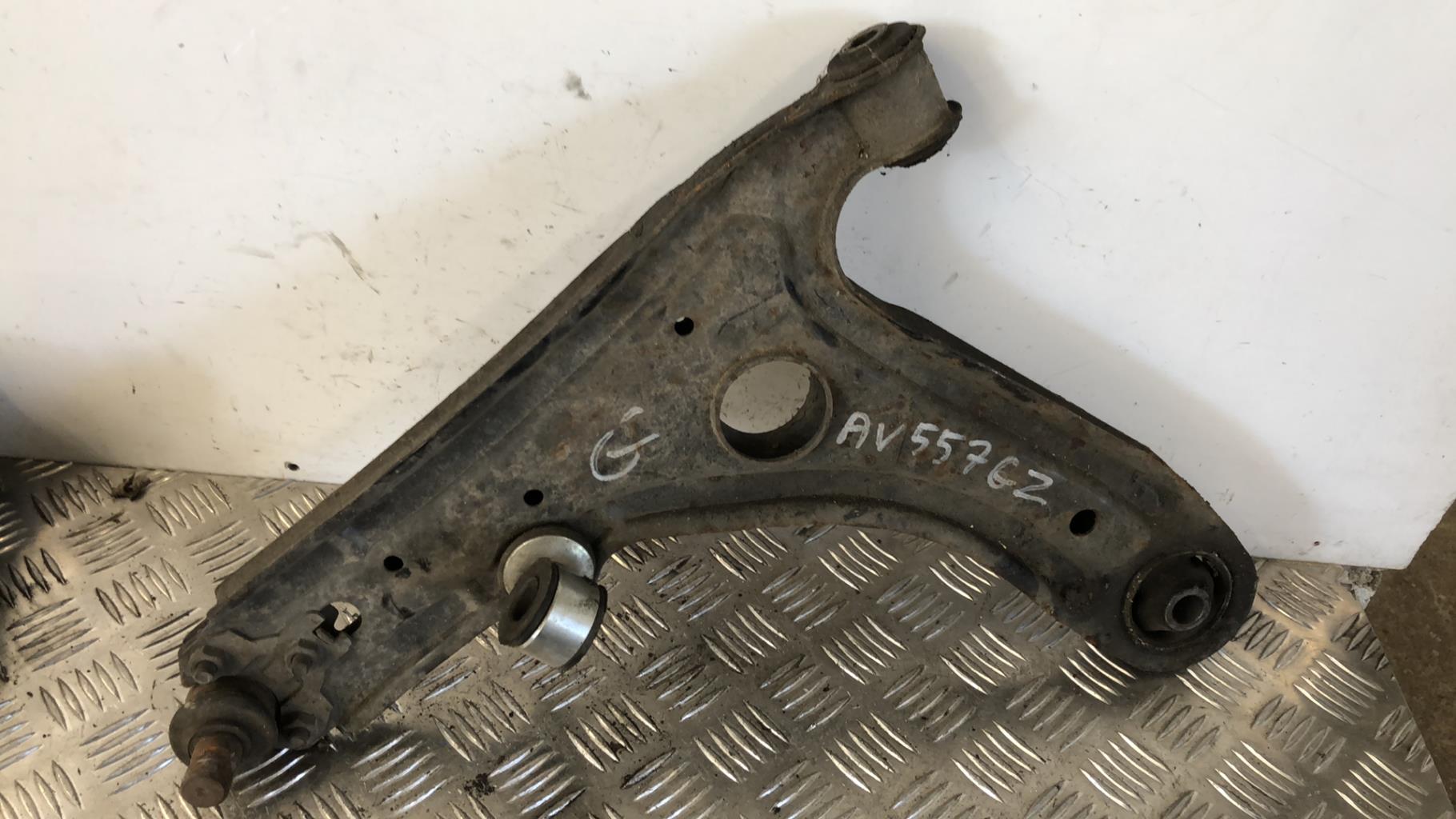 Triangle avant gauche VOLKSWAGEN GOLF 3 Diesel - 1