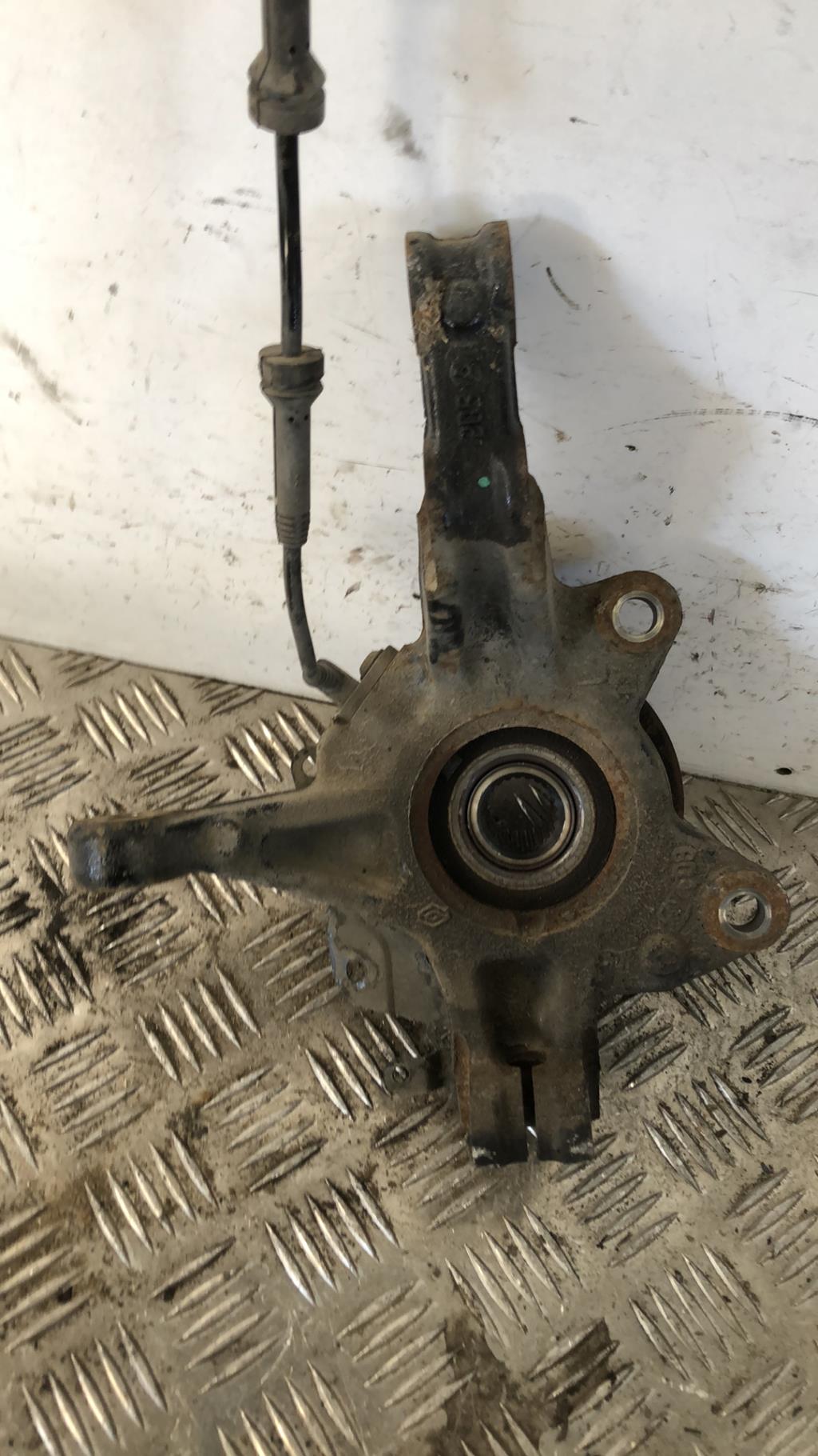 Moyeu avant gauche RENAULT CLIO 4 PHASE 1  - 1