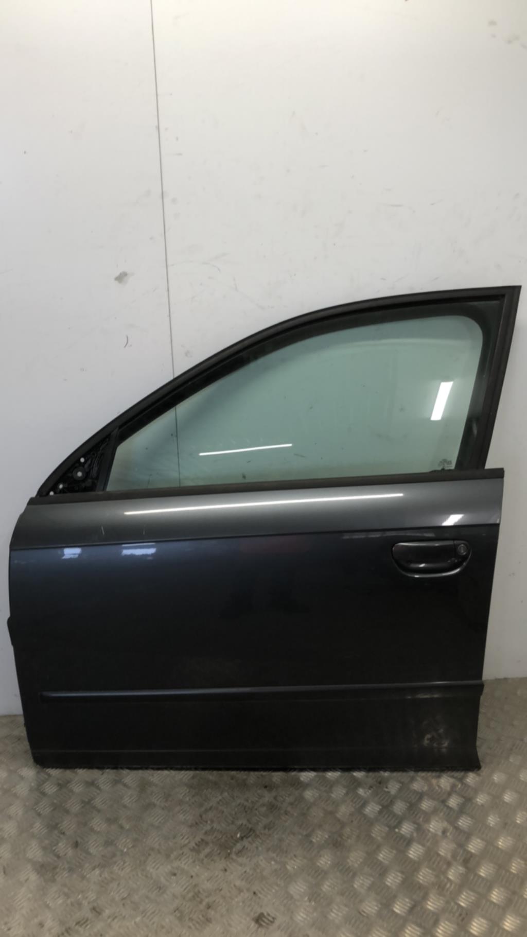Porte avant gauche AUDI A4 2 PHASE 2 Diesel - 1