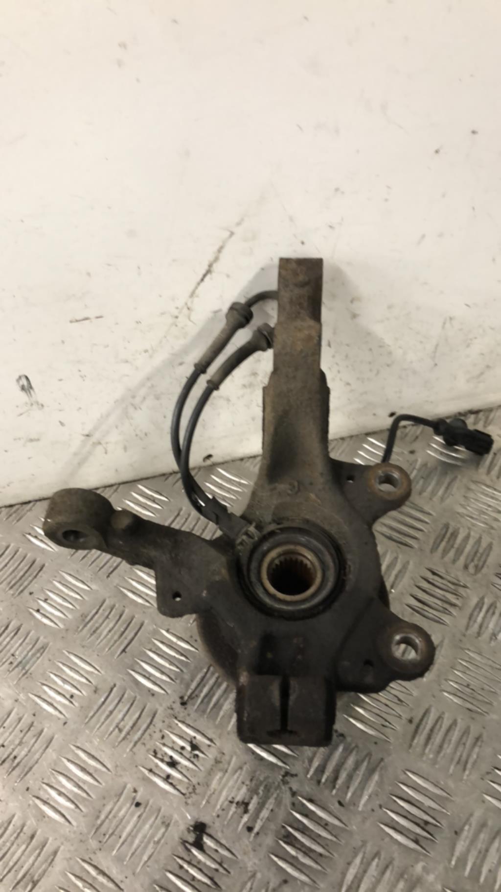 Moyeu avant gauche RENAULT MODUS PHASE 1 Essence - 1