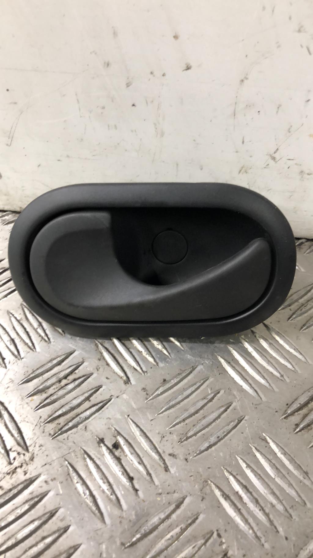 Poignee interieur arriere gauche RENAULT MODUS PHASE 1 Essence - 1