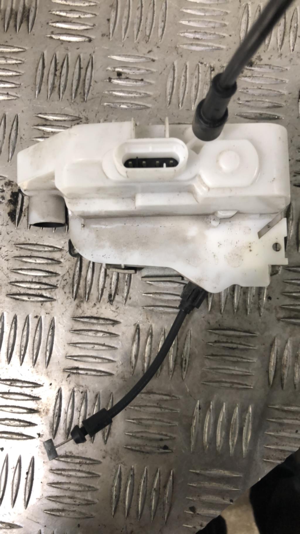 Serrure avant droit RENAULT MEGANE 2 PHASE 2 BREAK Diesel - 1