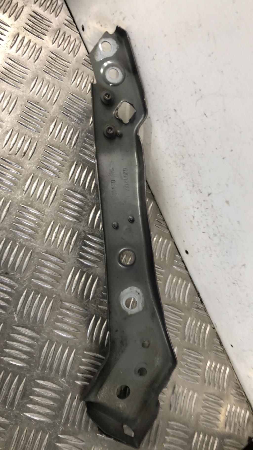 Support de phare droit (tôle) RENAULT MEGANE 3 PHASE 2 BREAK  - 1