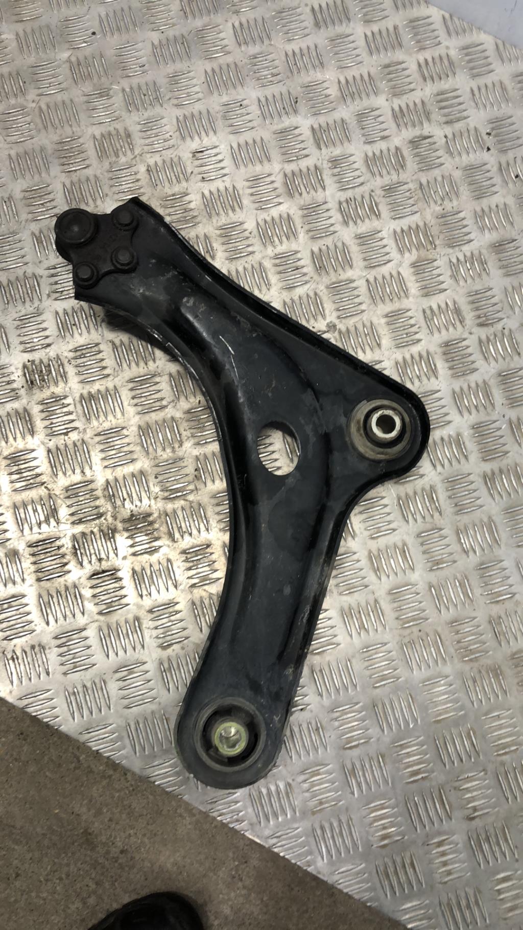 Triangle avant droit PEUGEOT 2008 1 PHASE 1 Diesel - 1