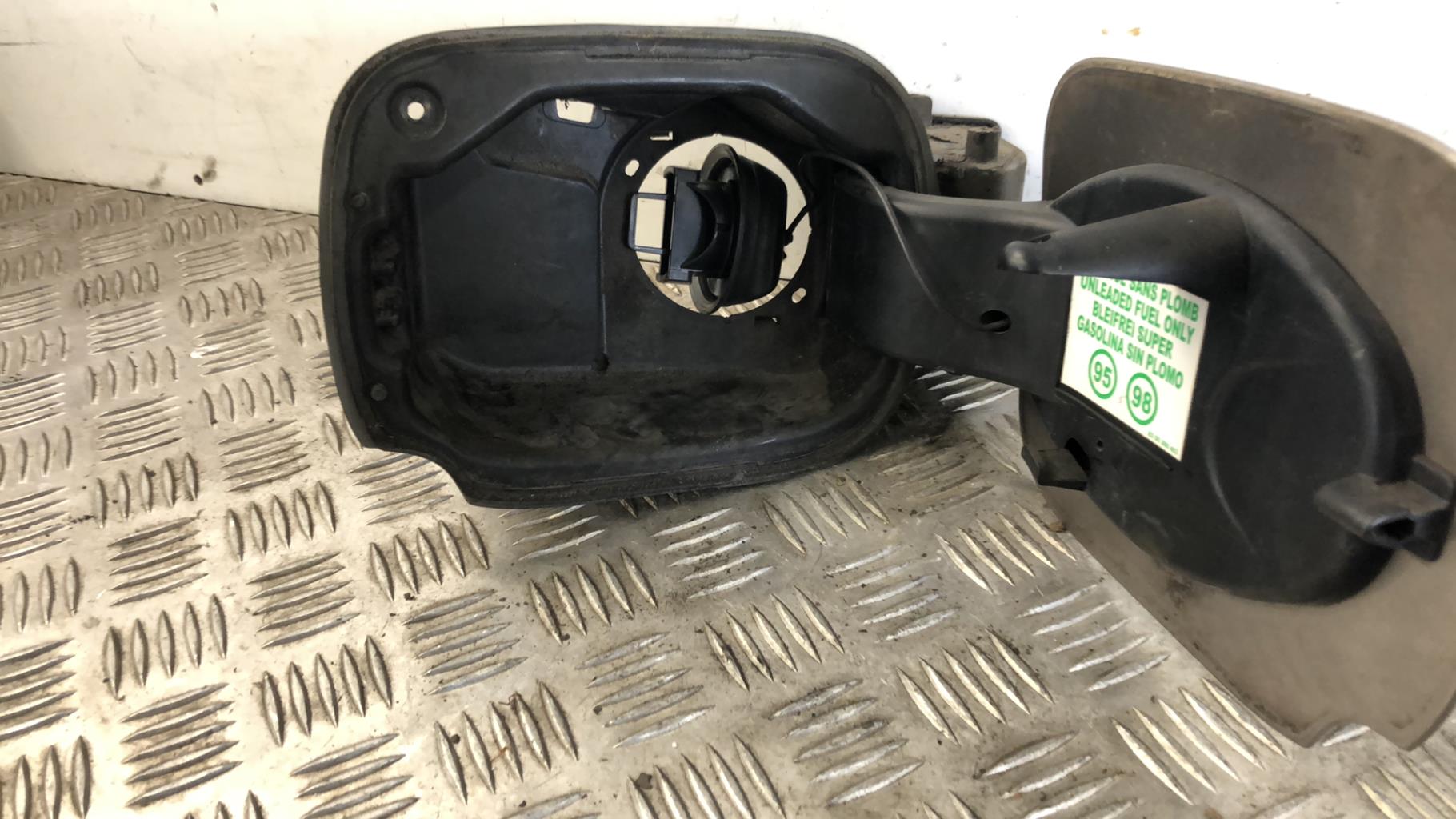 Trappe d'essence RENAULT CLIO 3 PHASE 1  - 1