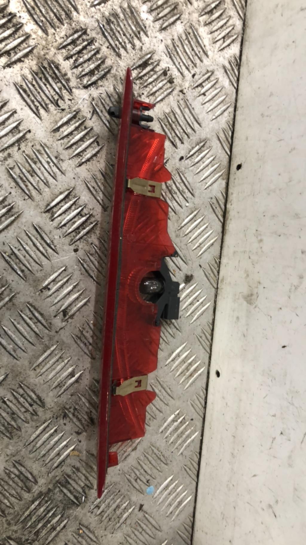 Feu arriere stop central RENAULT CLIO 3 PHASE 1 Diesel - 1