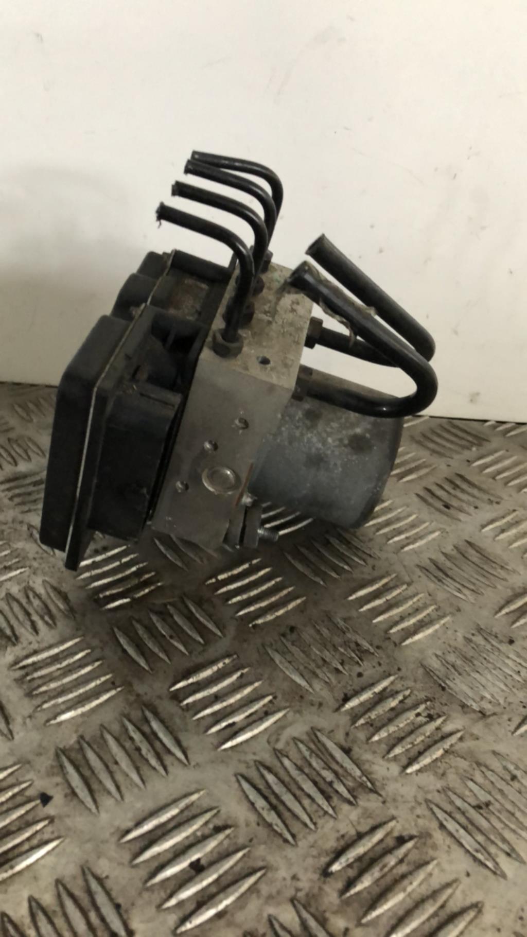 Bloc ABS (freins anti-blocage) AUDI A4 2 AVANT PHASE 2 BREAK Diesel - 1