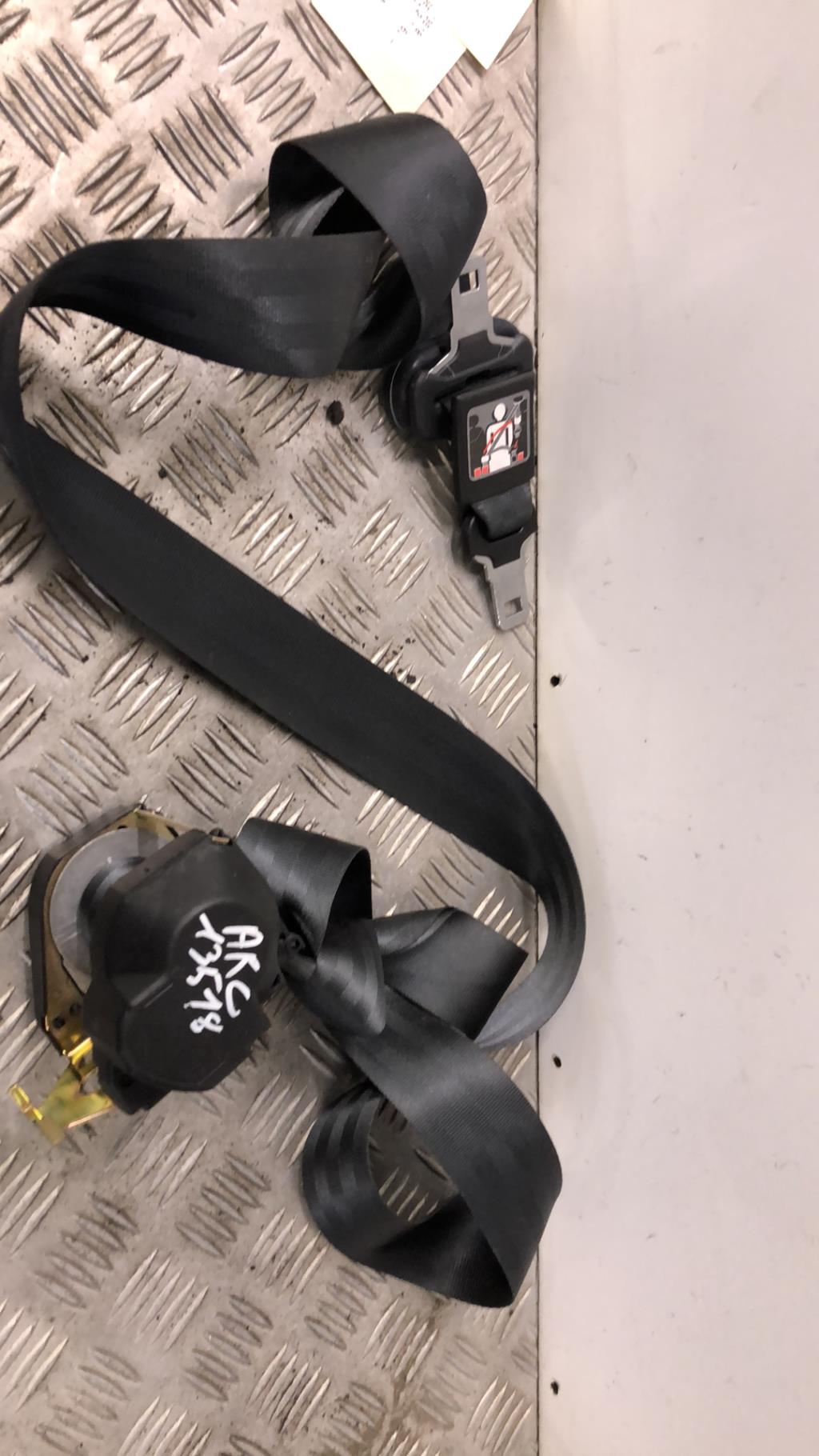 Ceinture arriere centrale RENAULT CLIO 2 PHASE 2  - 1