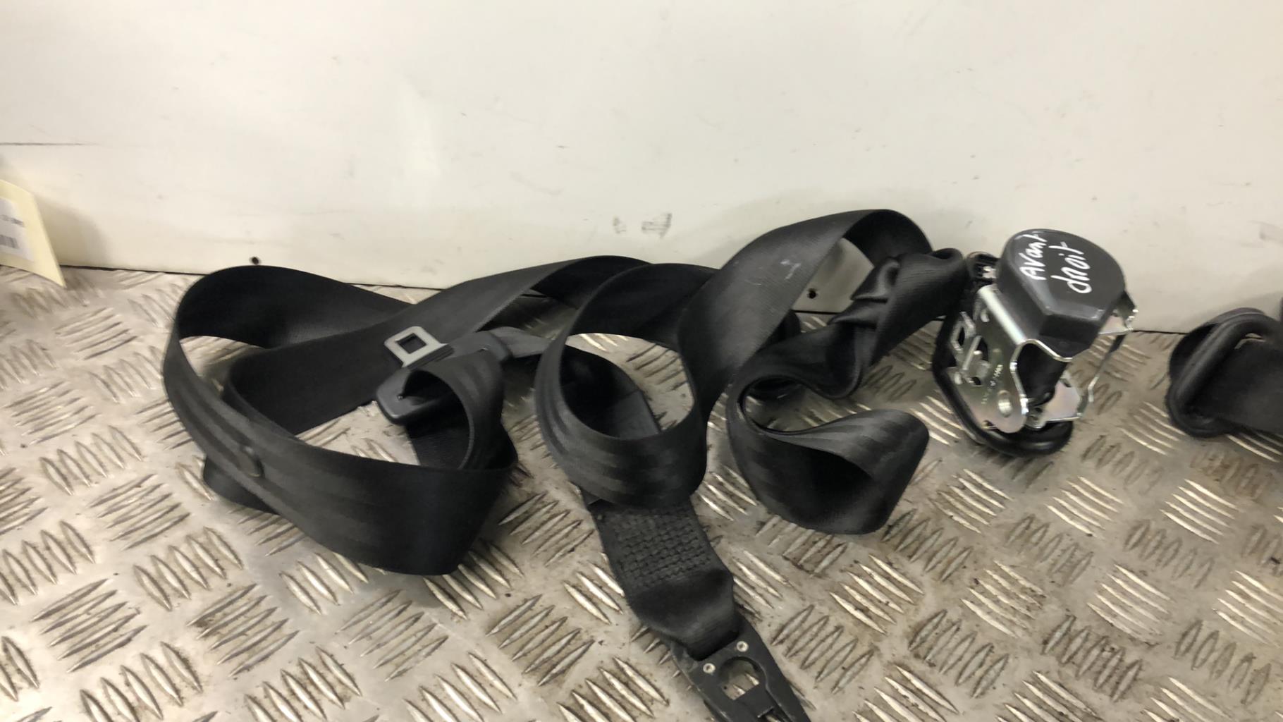 Ceinture avant droit AUDI A4 2 AVANT PHASE 2 BREAK Diesel - 1
