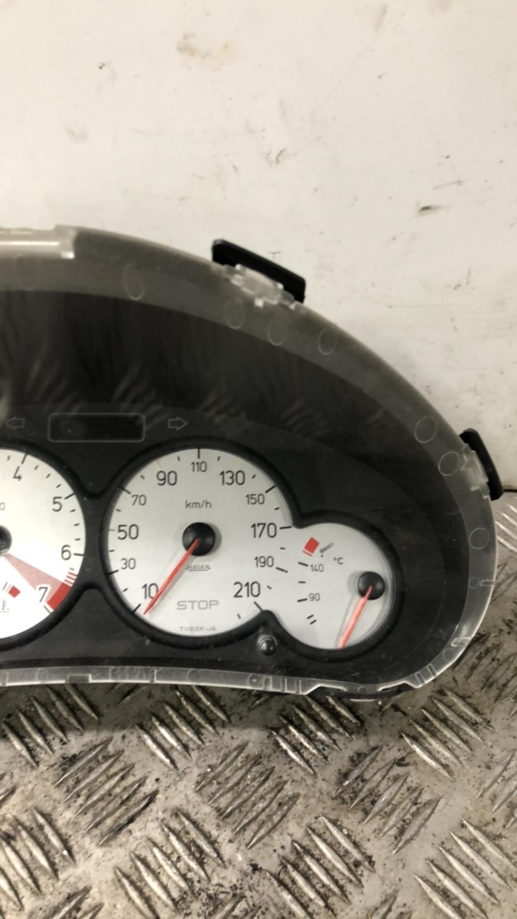 Compteur PEUGEOT 206 PHASE 1 CABRIOLET Essence - 1