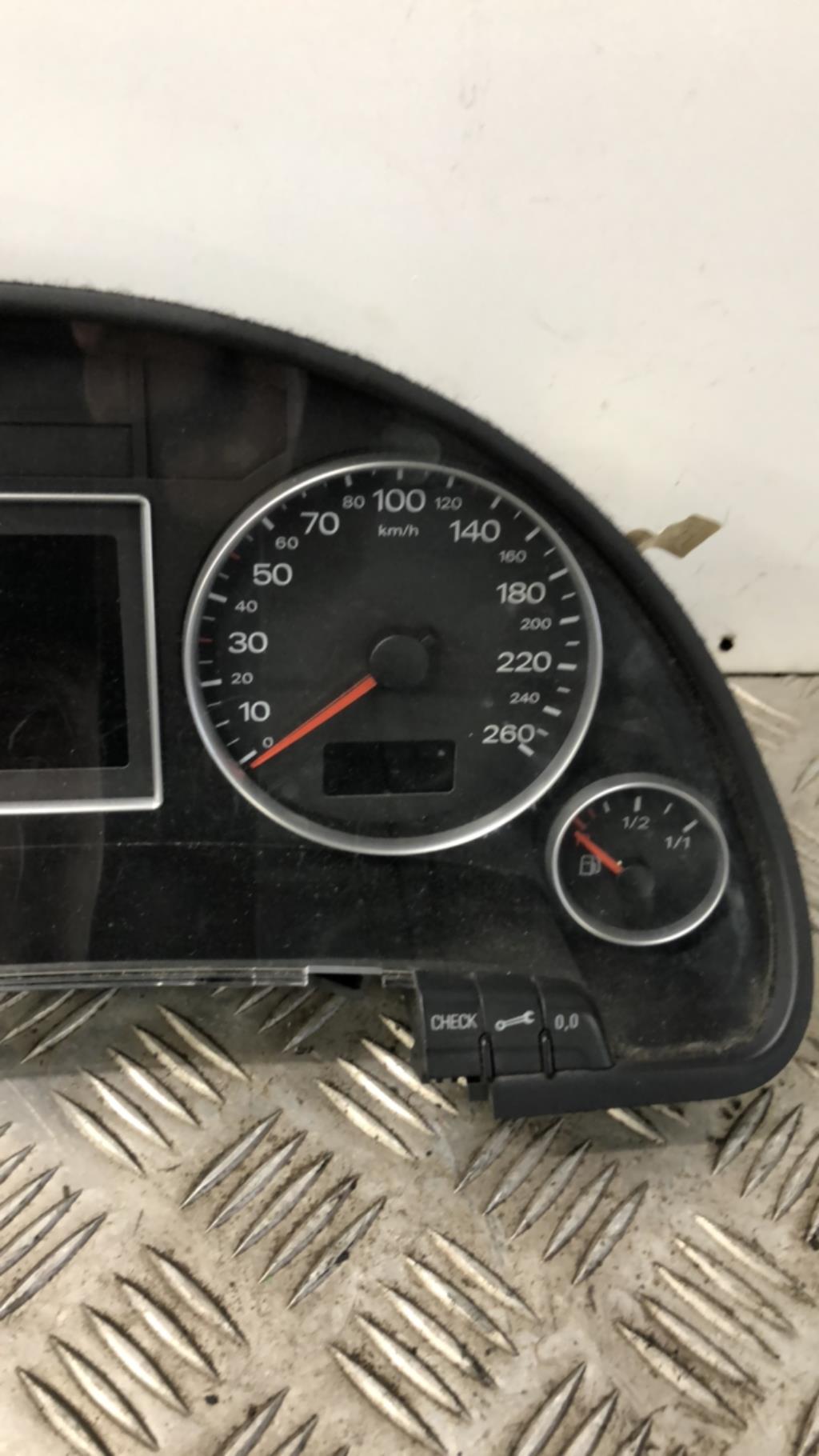 Compteur AUDI A4 2 AVANT PHASE 2 BREAK Diesel - 1