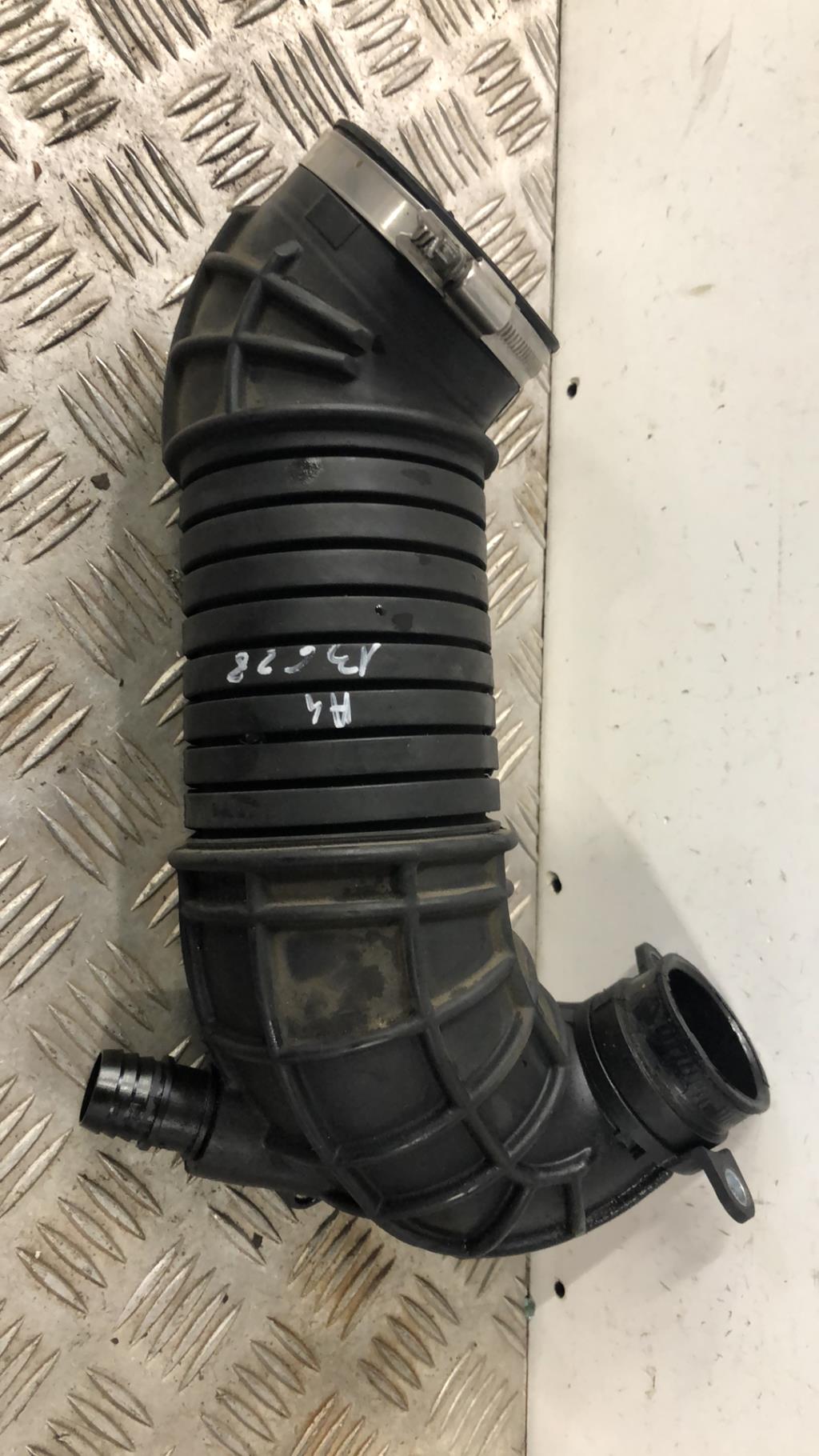Durite de turbo AUDI A4 2 AVANT PHASE 2 BREAK Diesel - 1