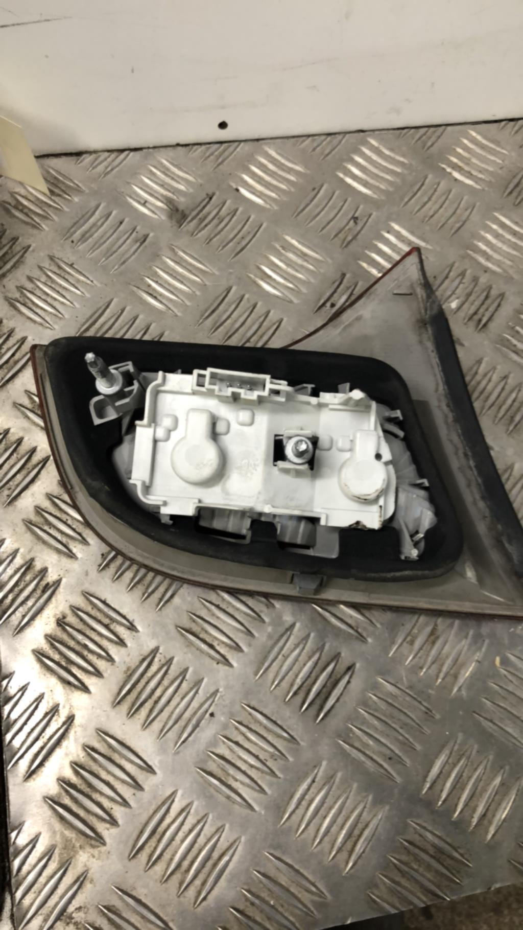 Feu arriere secondaire droit (feux) AUDI A4 2 AVANT PHASE 2 BREAK Diesel - 1