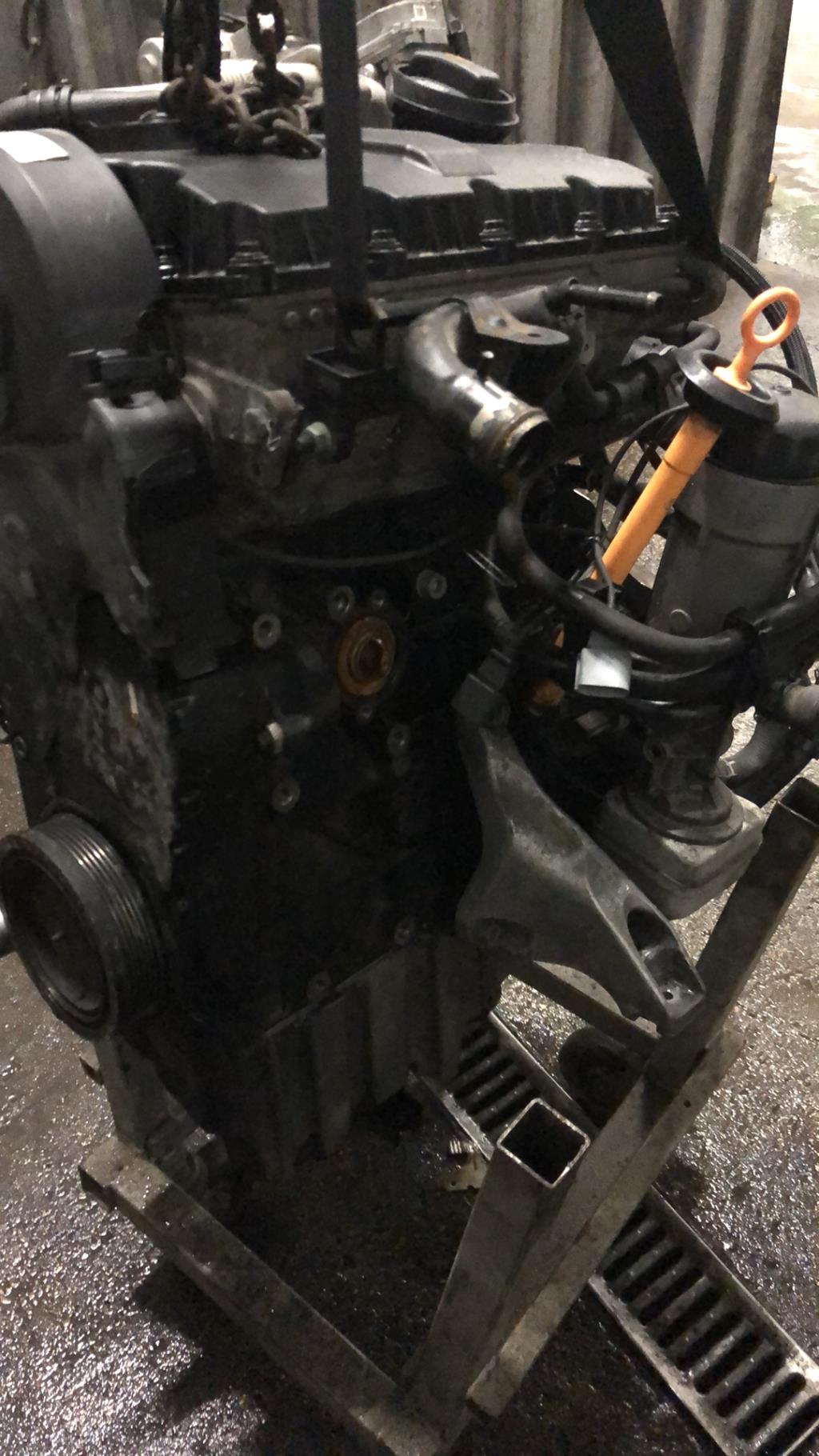 Moteur AUDI A4 2 AVANT PHASE 2 BREAK Diesel - 1