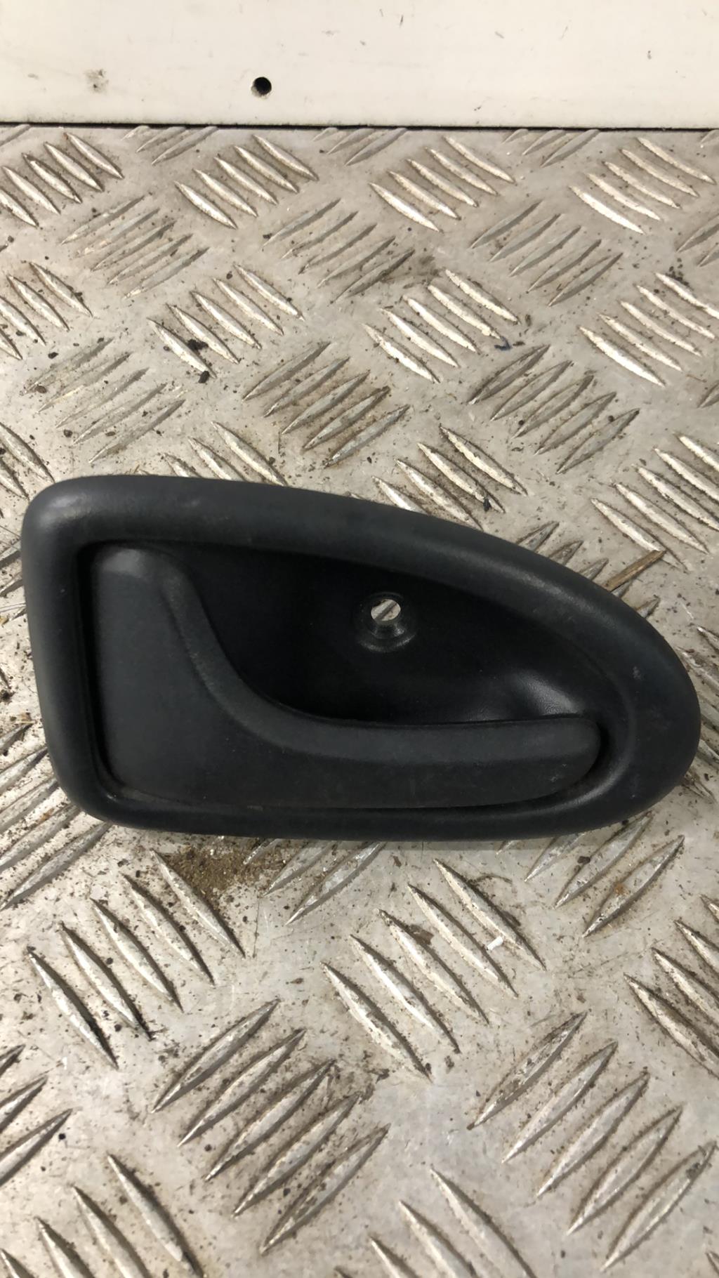 Poignee interieur avant gauche RENAULT CLIO 2 CAMPUS PHASE 1  - 1