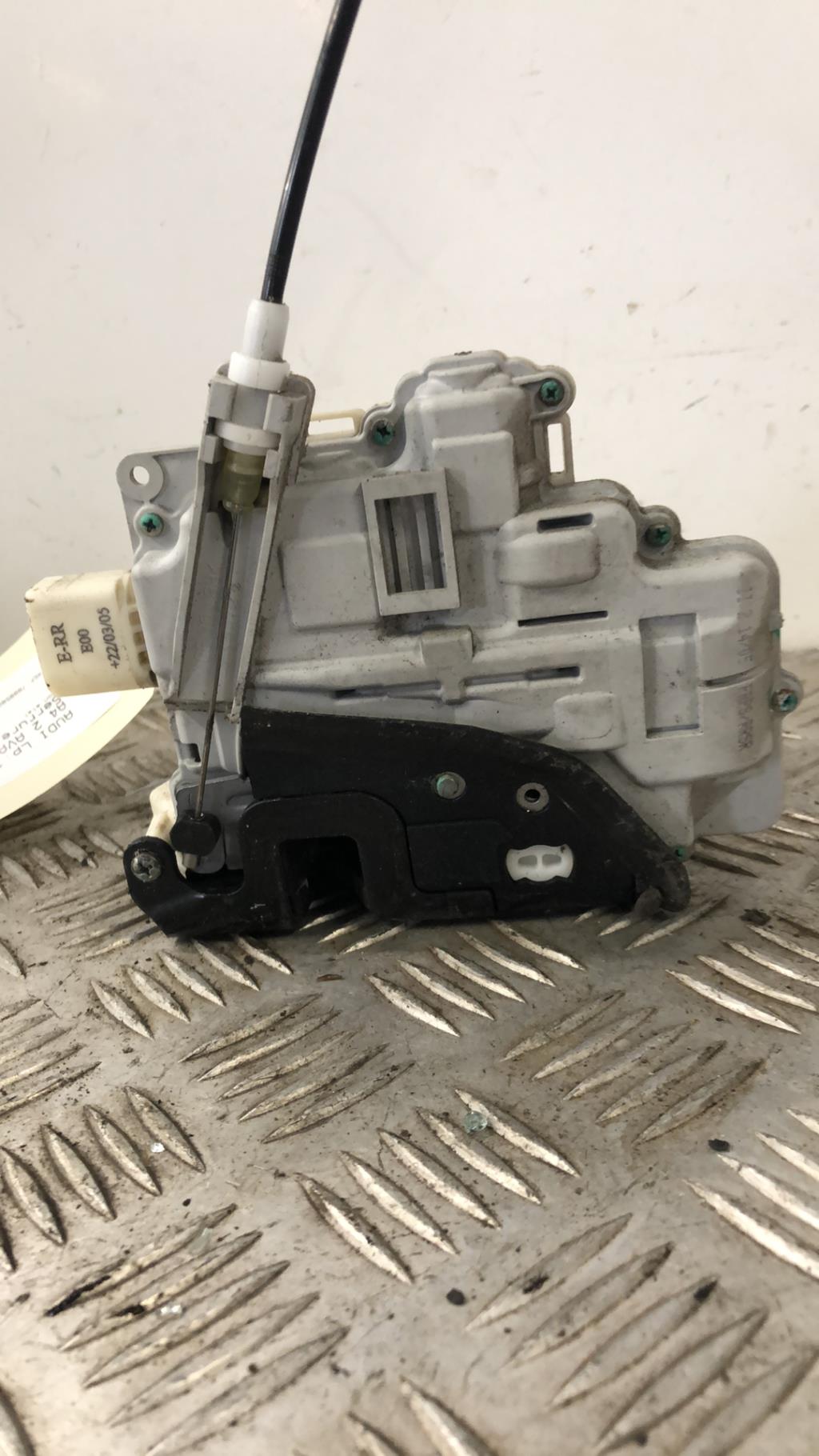 Serrure avant droit AUDI A4 2 AVANT PHASE 2 BREAK Diesel - 1