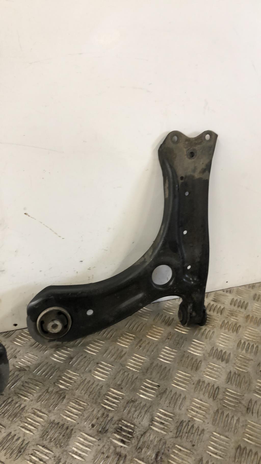Triangle avant gauche VOLKSWAGEN POLO 5 PHASE 2  - 1