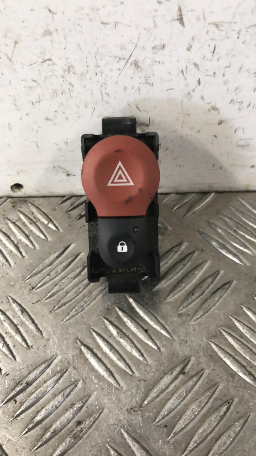 Bouton de warning RENAULT KANGOO 2 PHASE 2  - 1