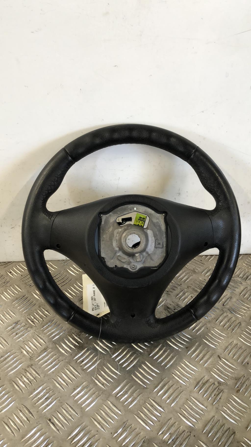Volant BMW SERIE 1 E87 PHASE 2  - 1
