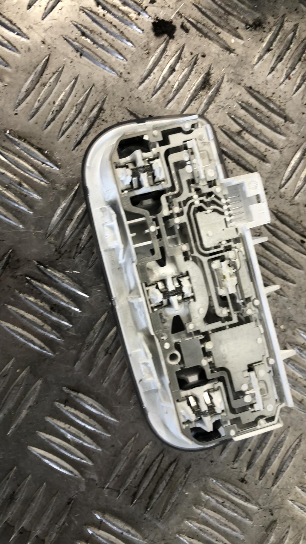 Eclairage de plafonnier RENAULT CLIO 4 PHASE 1  - 1