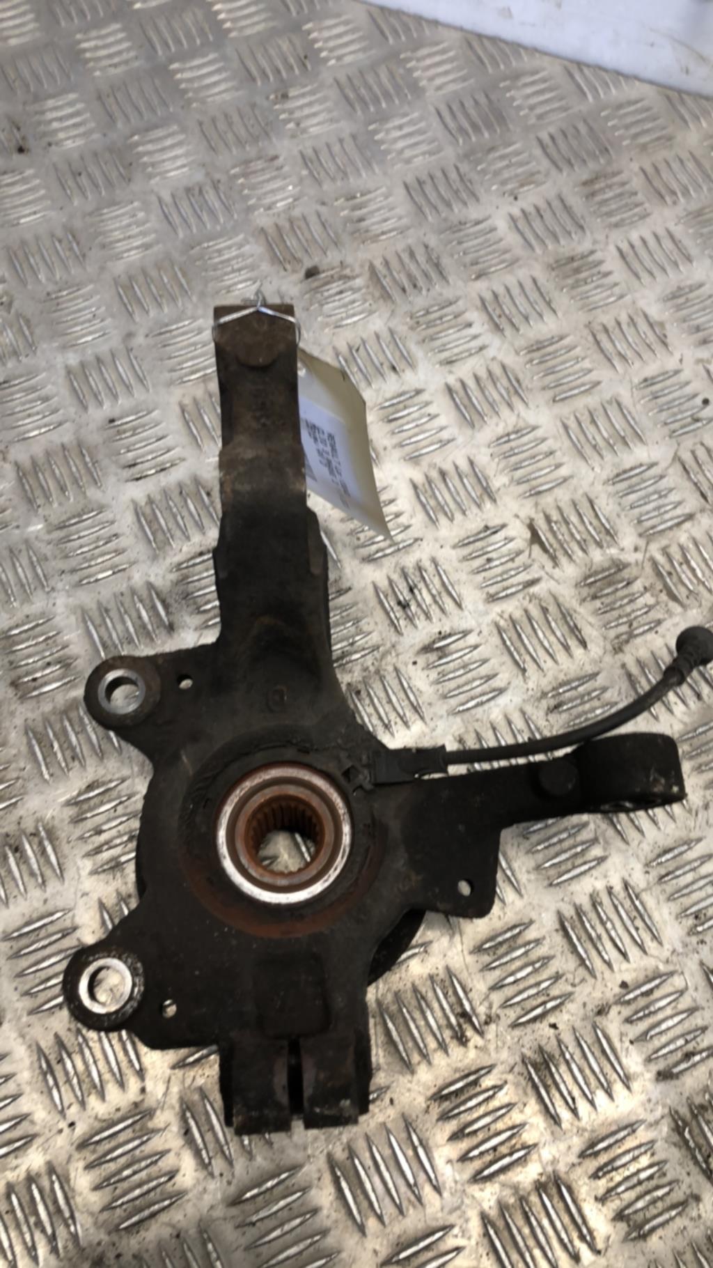 Moyeu avant droit RENAULT CLIO 3 PHASE 2 Diesel - 1