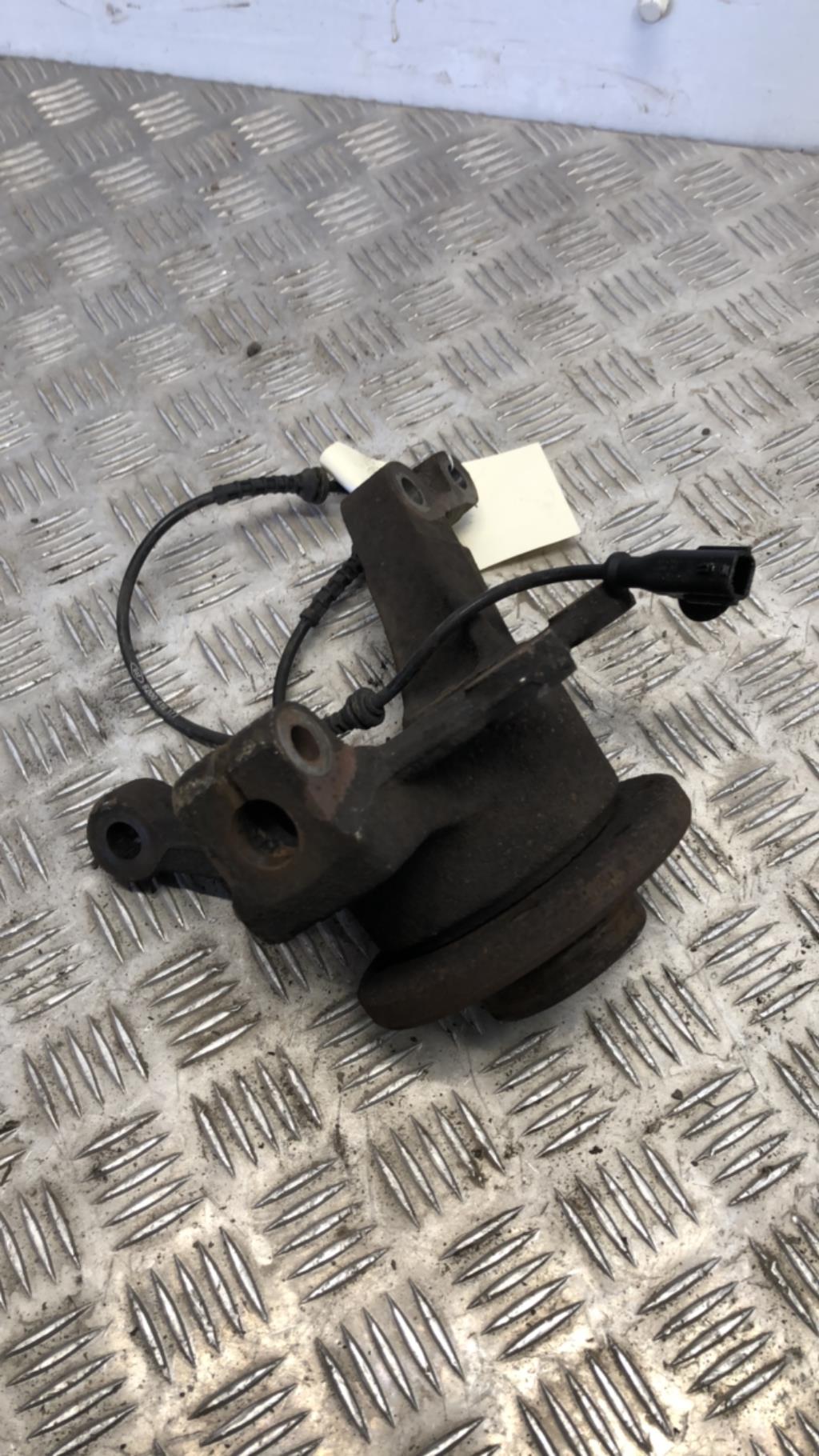 Moyeu avant gauche RENAULT CLIO 3 PHASE 2 Diesel - 1