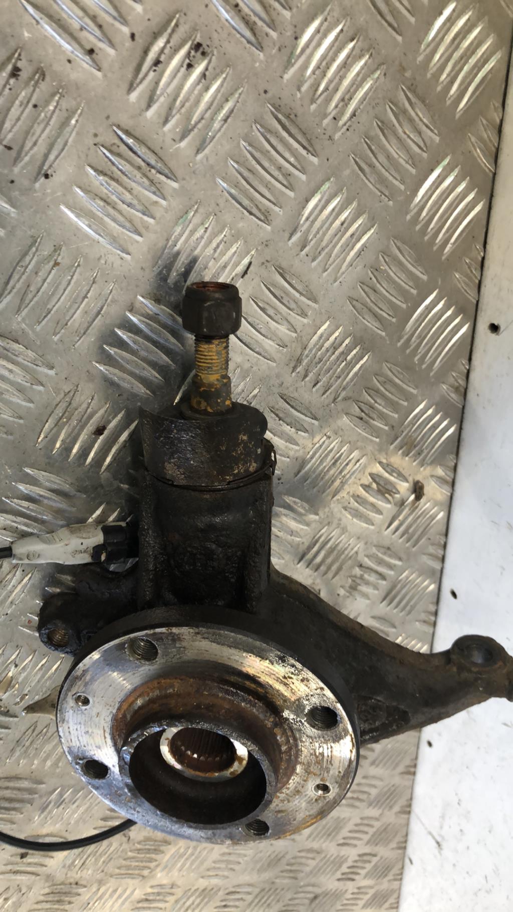 Moyeu avant droit CITROEN BERLINGO 2 PHASE 1 Diesel - 1