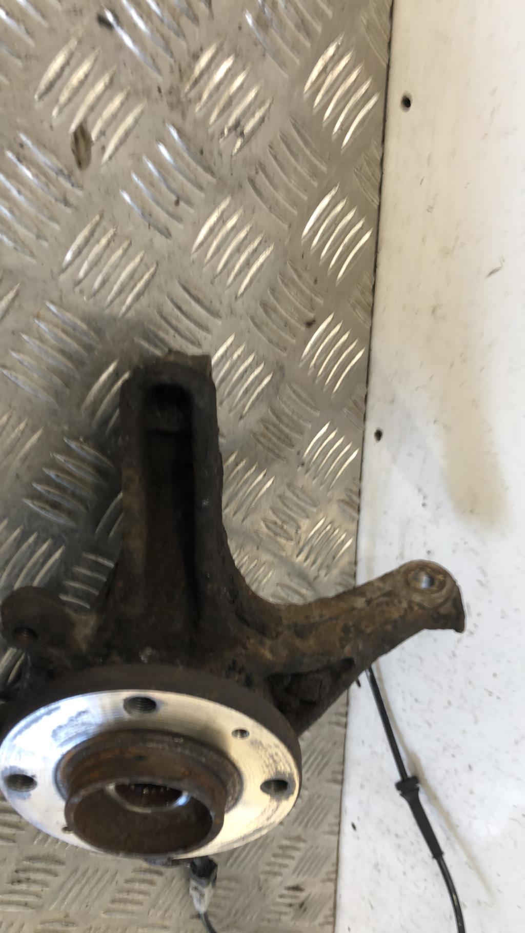 Moyeu avant gauche CITROEN BERLINGO 2 PHASE 1 Diesel - 1
