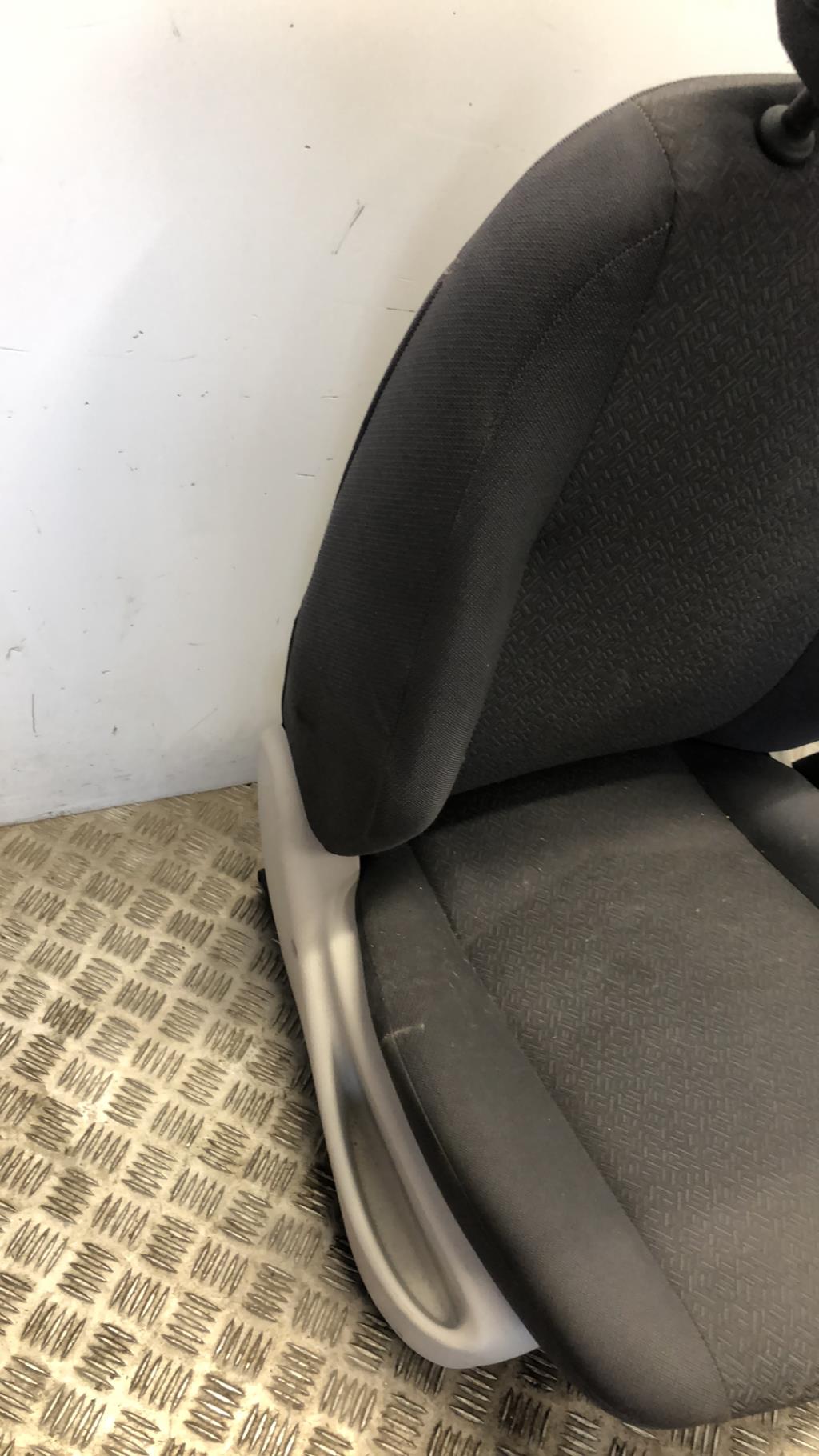 Siege avant droit FIAT PUNTO 2 PHASE 1 Essence - 1