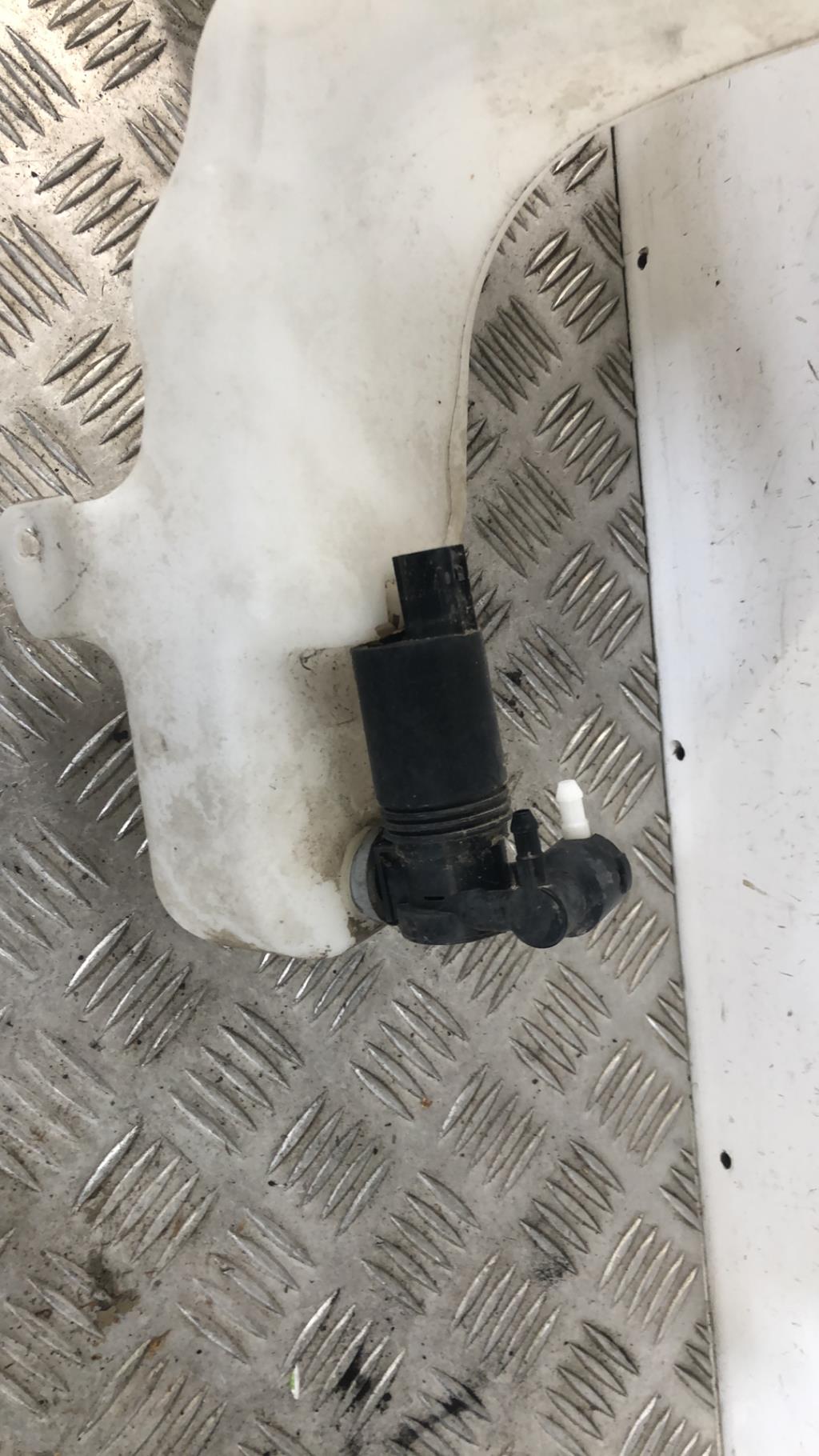 Vase de lave glace FORD FIESTA 6 PHASE 1  - 1