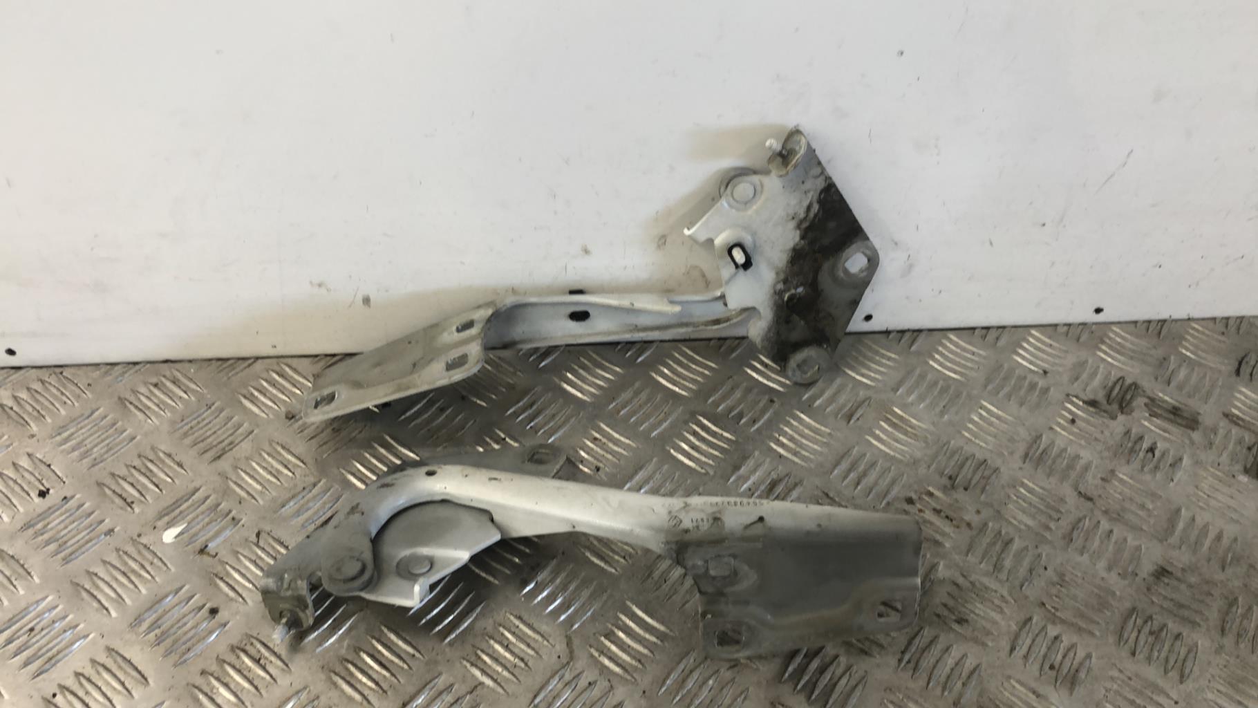 Charniere de capot RENAULT MEGANE 3 PHASE 1 Diesel - 1