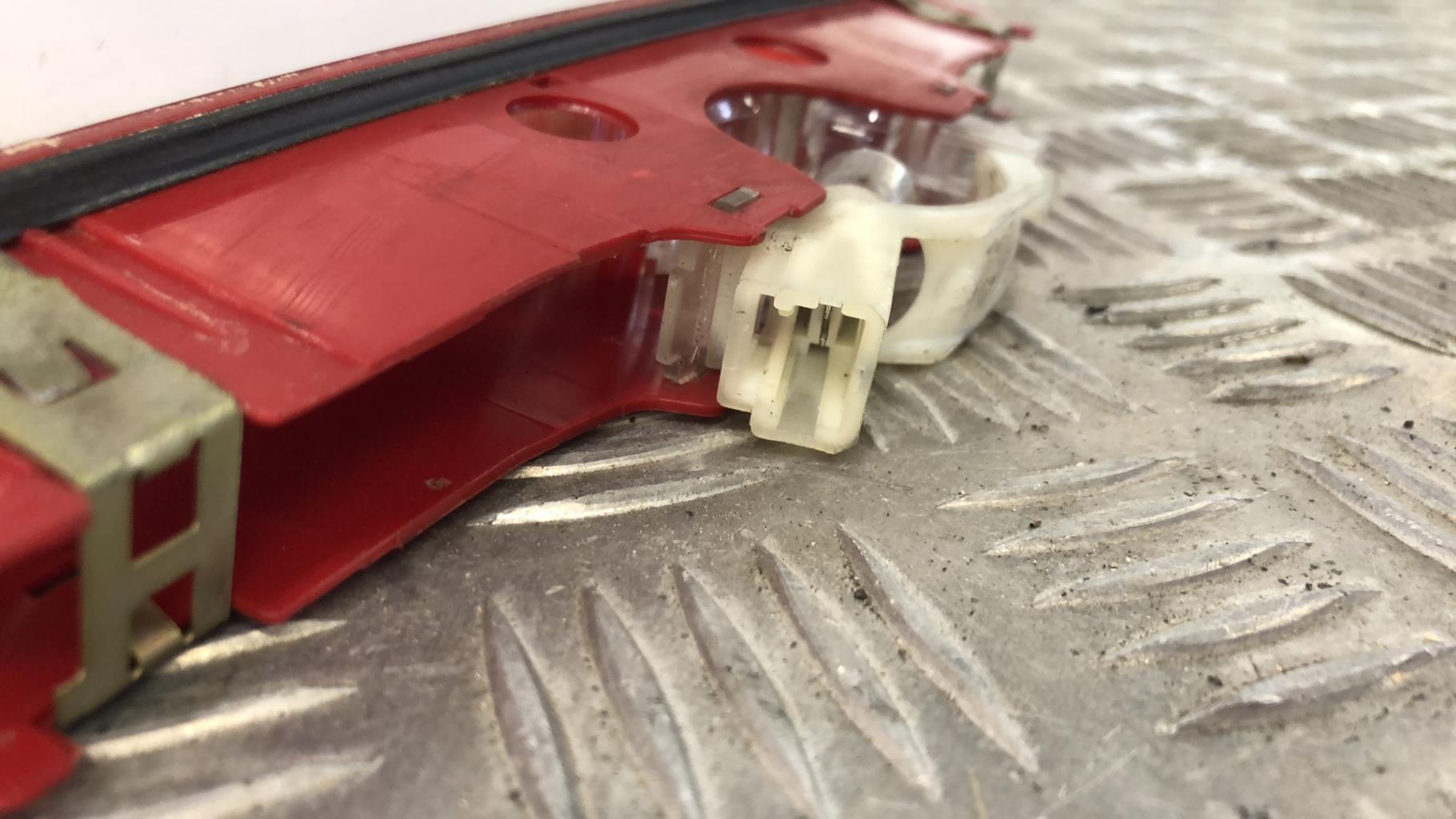 Feu arriere stop central RENAULT LAGUNA 2 PHASE 2 Essence - 1