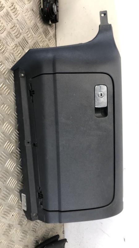 Boite a gants VOLKSWAGEN GOLF 5 Essence - 1