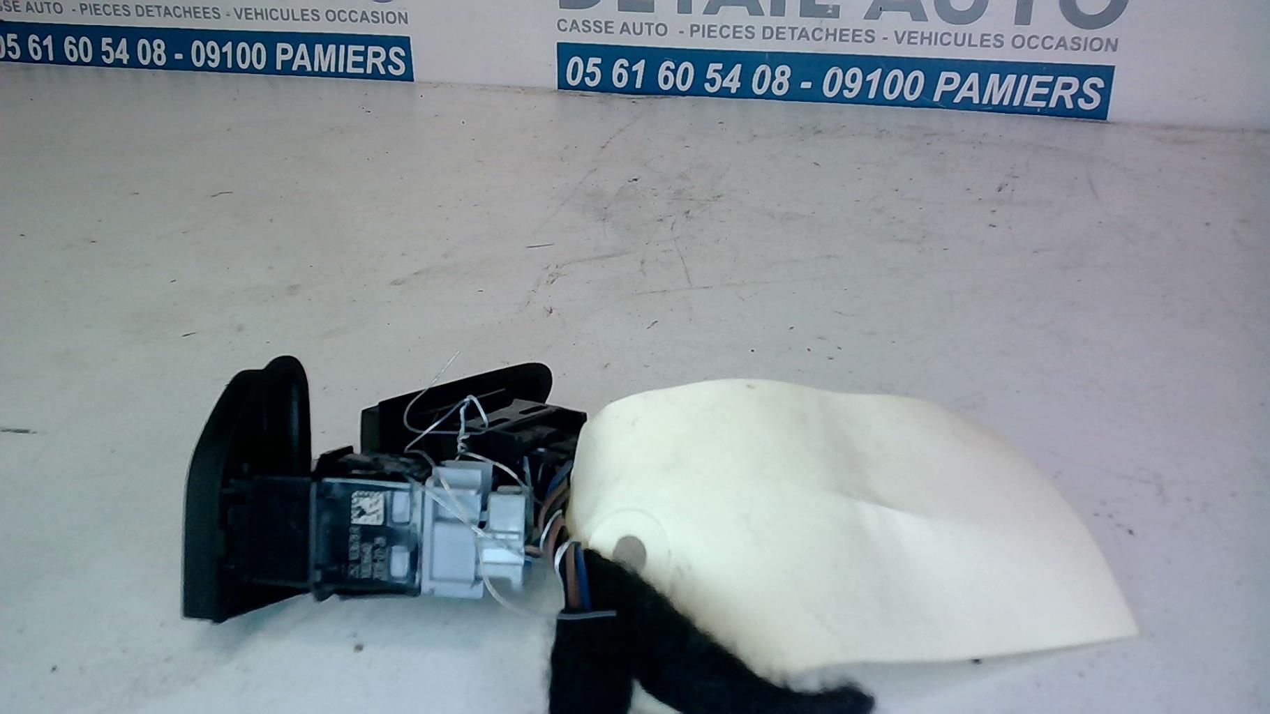 Bouton de warning RENAULT CLIO 4 PHASE 2 Diesel - 1
