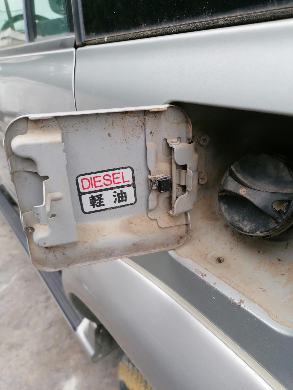 Sportello carburante MITSUBISHI PAJERO SPORT Diésel - 1