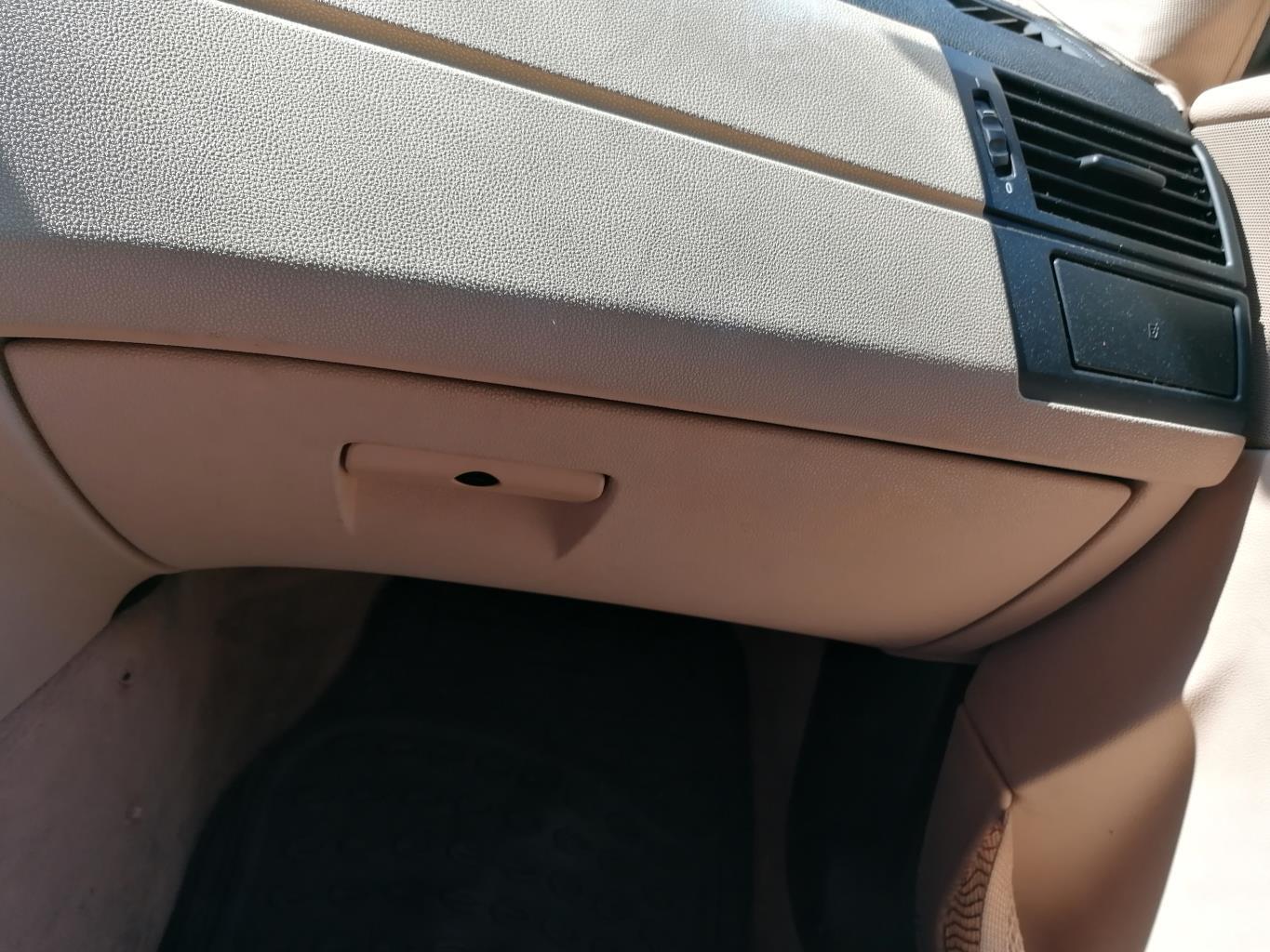 Boite a gants BMW X3 E83 PHASE 1 Diesel - 1