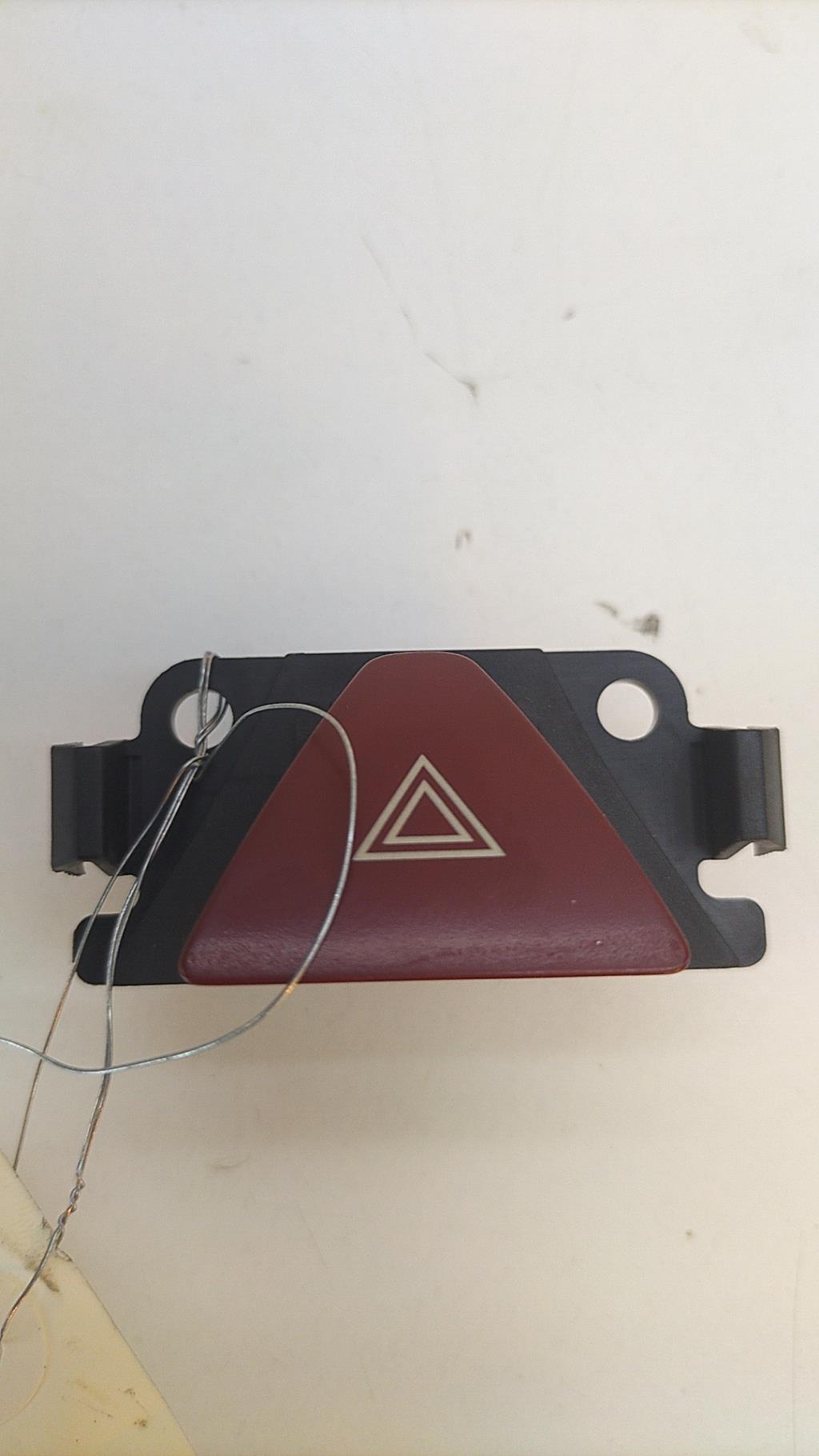 Bouton de warning PEUGEOT 307 PHASE 1 BREAK Diesel - 1