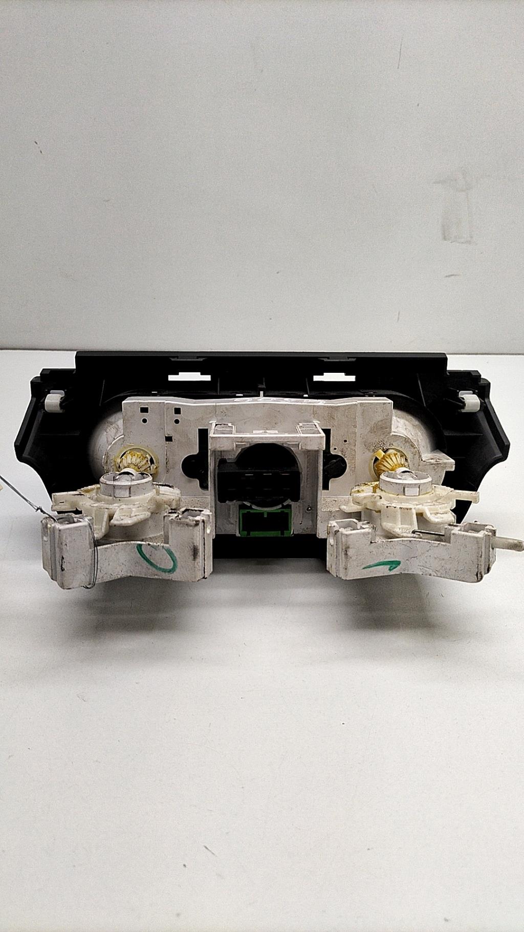 Commande chauffage SUZUKI SWIFT 3 Essence - 1