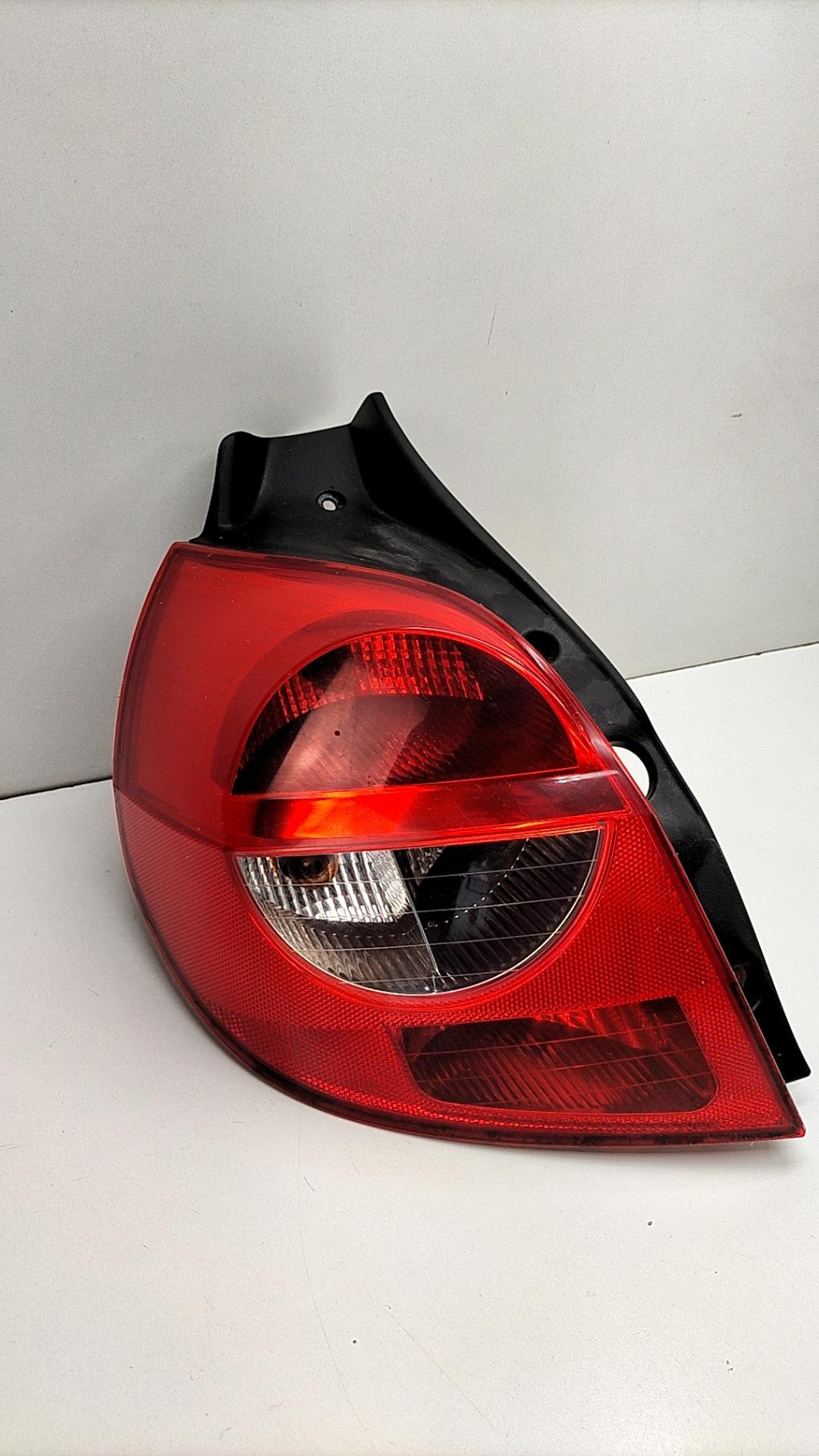 Fanale posteriore principale sinistro (luci) RENAULT CLIO 3 PHASE 1 Diésel - 1