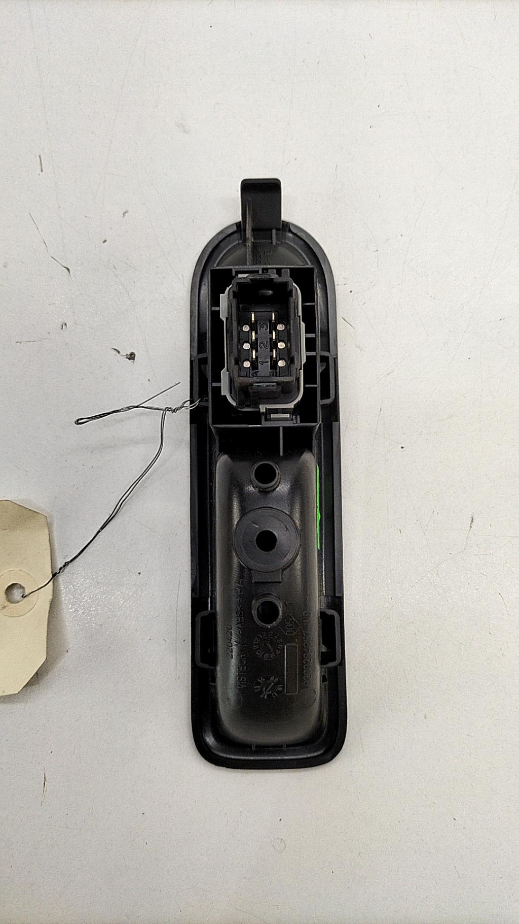 Interruttore lavacristalli posteriore sinistro RENAULT CLIO 3 PHASE 2 Diésel - 1