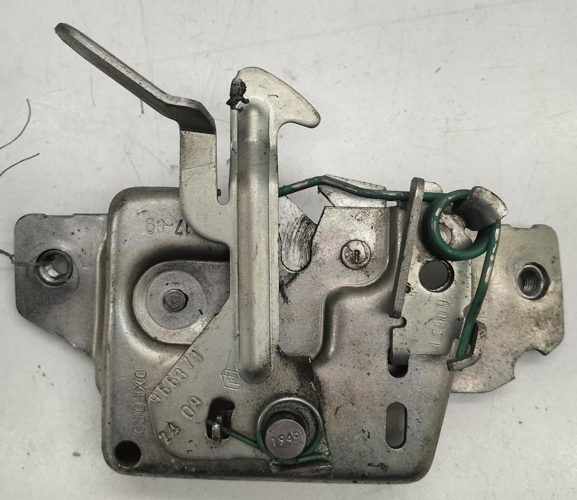 Serrure de capot RENAULT CLIO 3 PHASE 2 Essence - 1