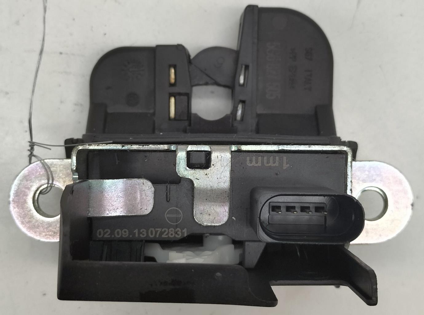 Serrure de coffre VOLKSWAGEN GOLF 7 PHASE 1 Diesel - 1
