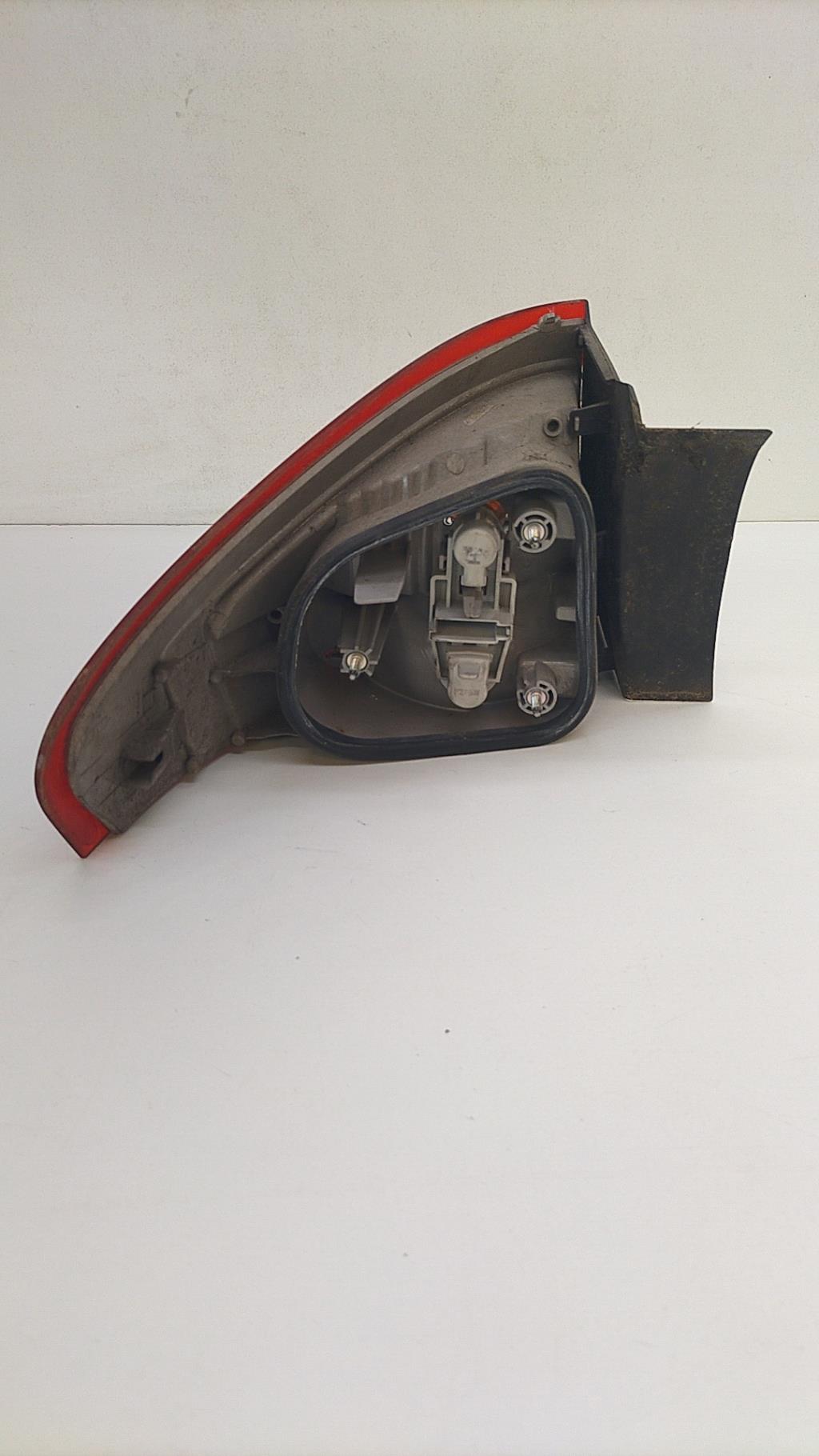 Fanale posteriore principale destro (luci) FORD MONDEO 3 PHASE 1 Diésel - 1