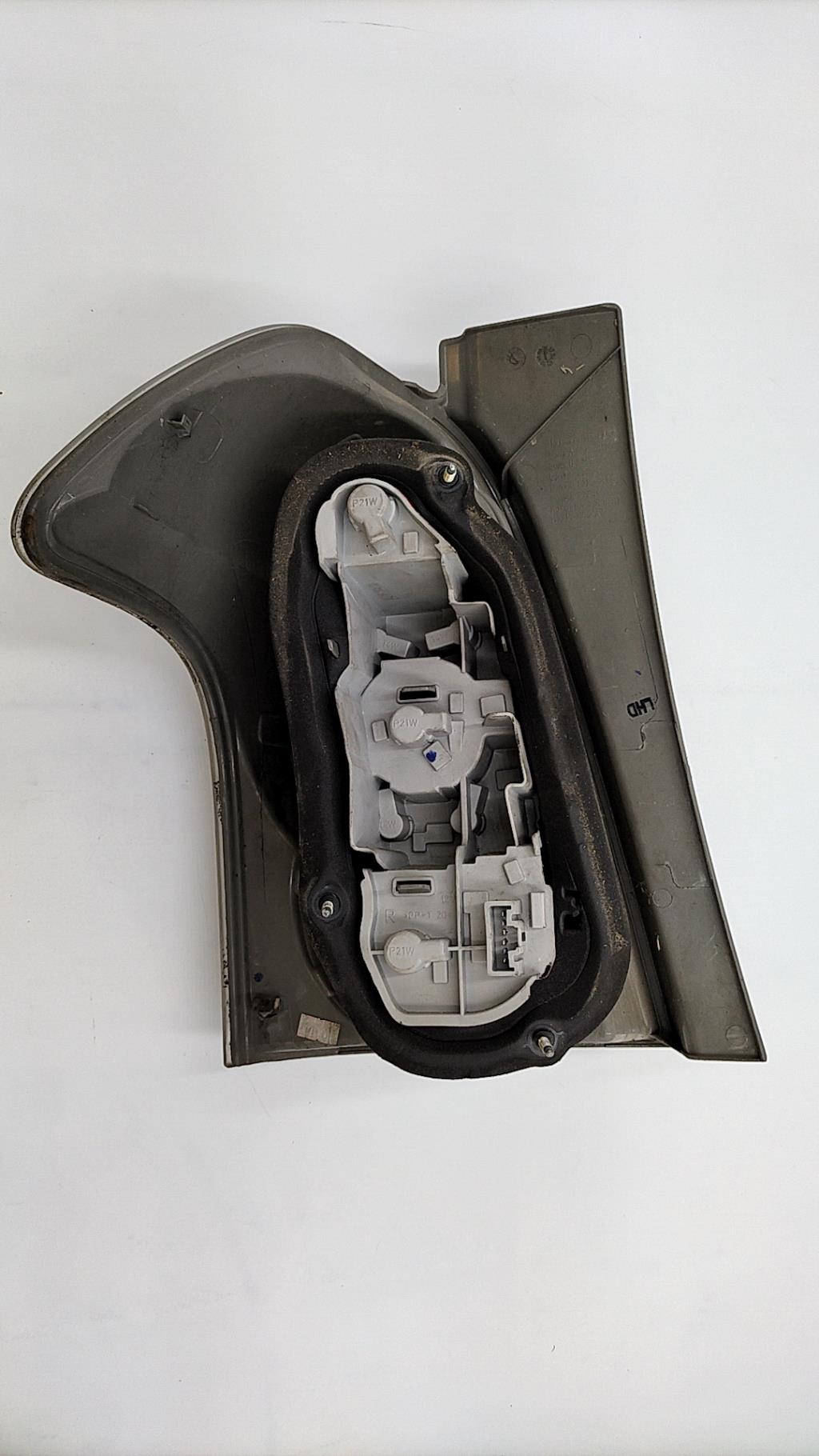 Fanale posteriore principale destro (luci) TOYOTA COROLLA VERSO 2 PHASE 1 Diésel - 1