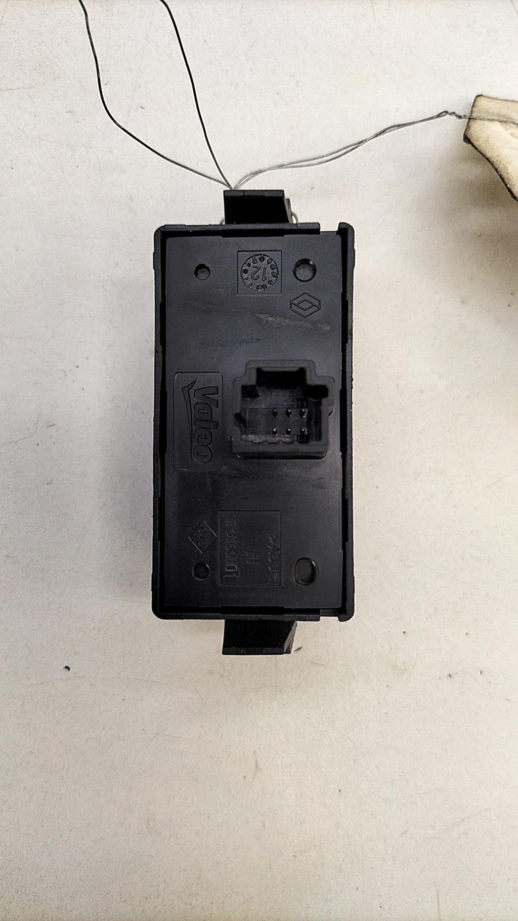 Bouton de warning RENAULT SCENIC 3 PHASE 2 Essence - 1