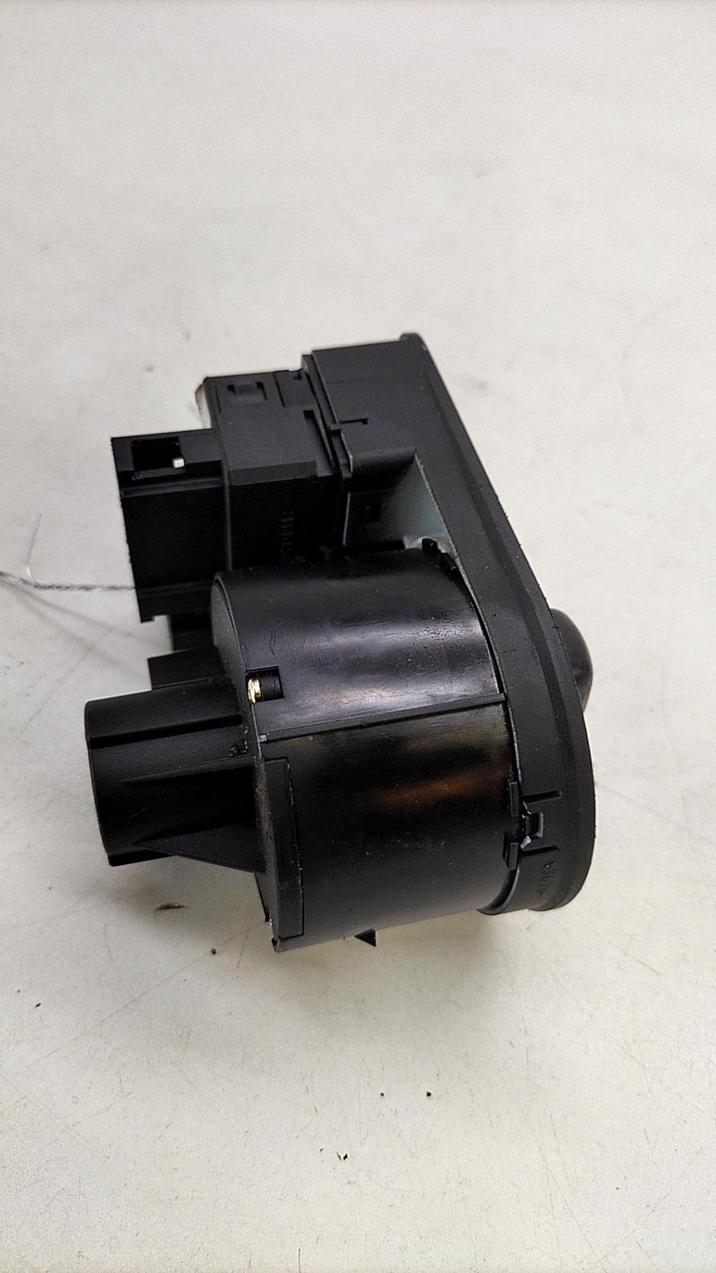 Commande de phare AUDI A3 2 PHASE 1 Diesel - 1
