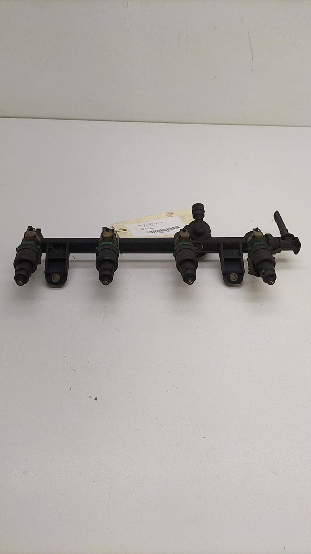 Rampe injection RENAULT CLIO 2 PHASE 1 Essence - 1