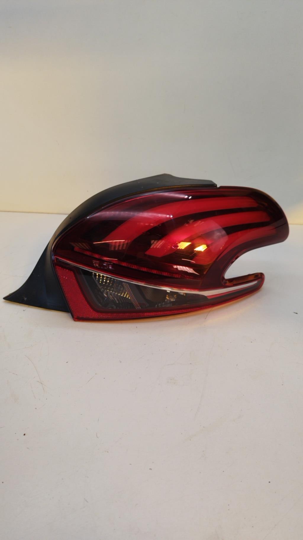 Fanale posteriore principale destro (luci) PEUGEOT 208 1 PHASE 2 Gasolina - 1