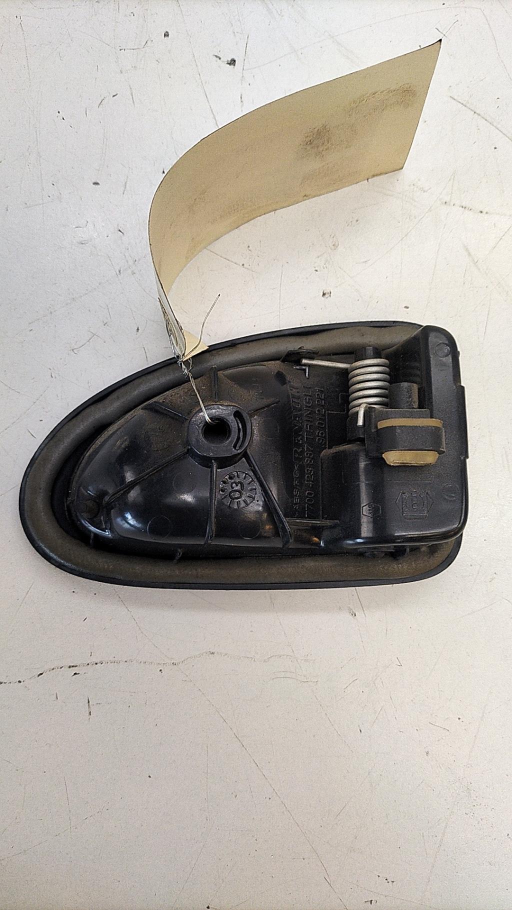 Maniglia portiera posteriore sinistra RENAULT CLIO 2 PHASE 2 Diésel - 1