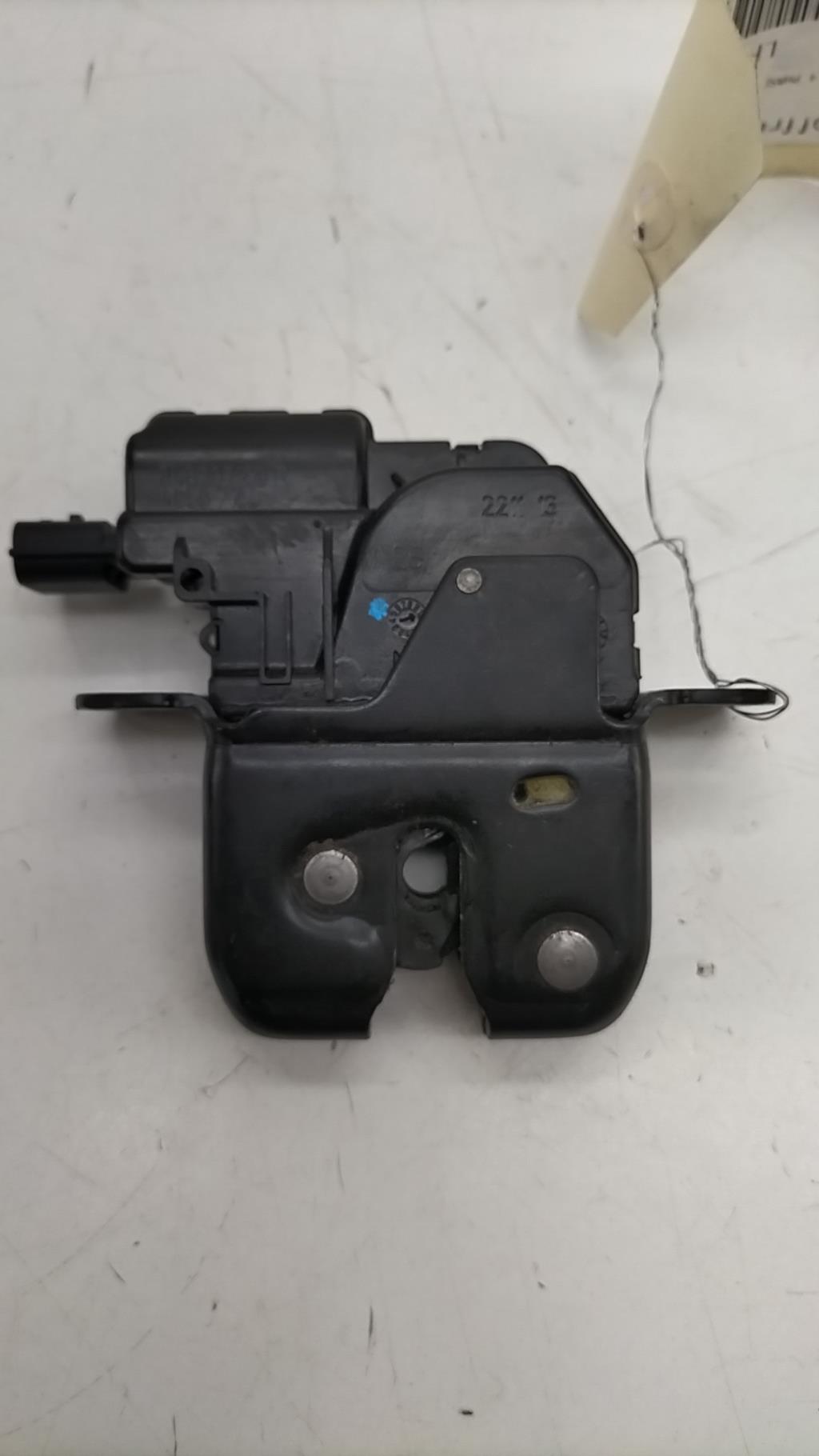 Serrure de coffre RENAULT CLIO 4 PHASE 1 Diesel - 1